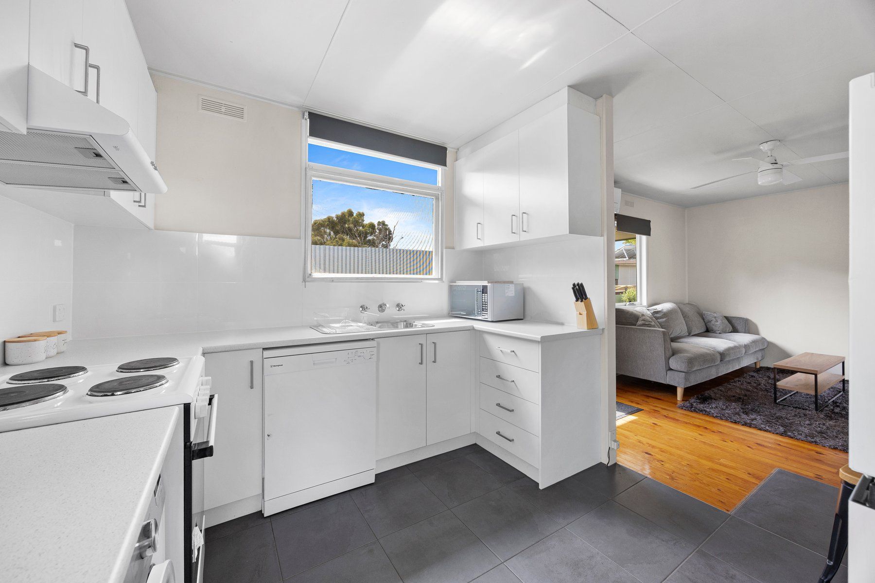 1/4 Sutherland Street — photo 5 of 11
