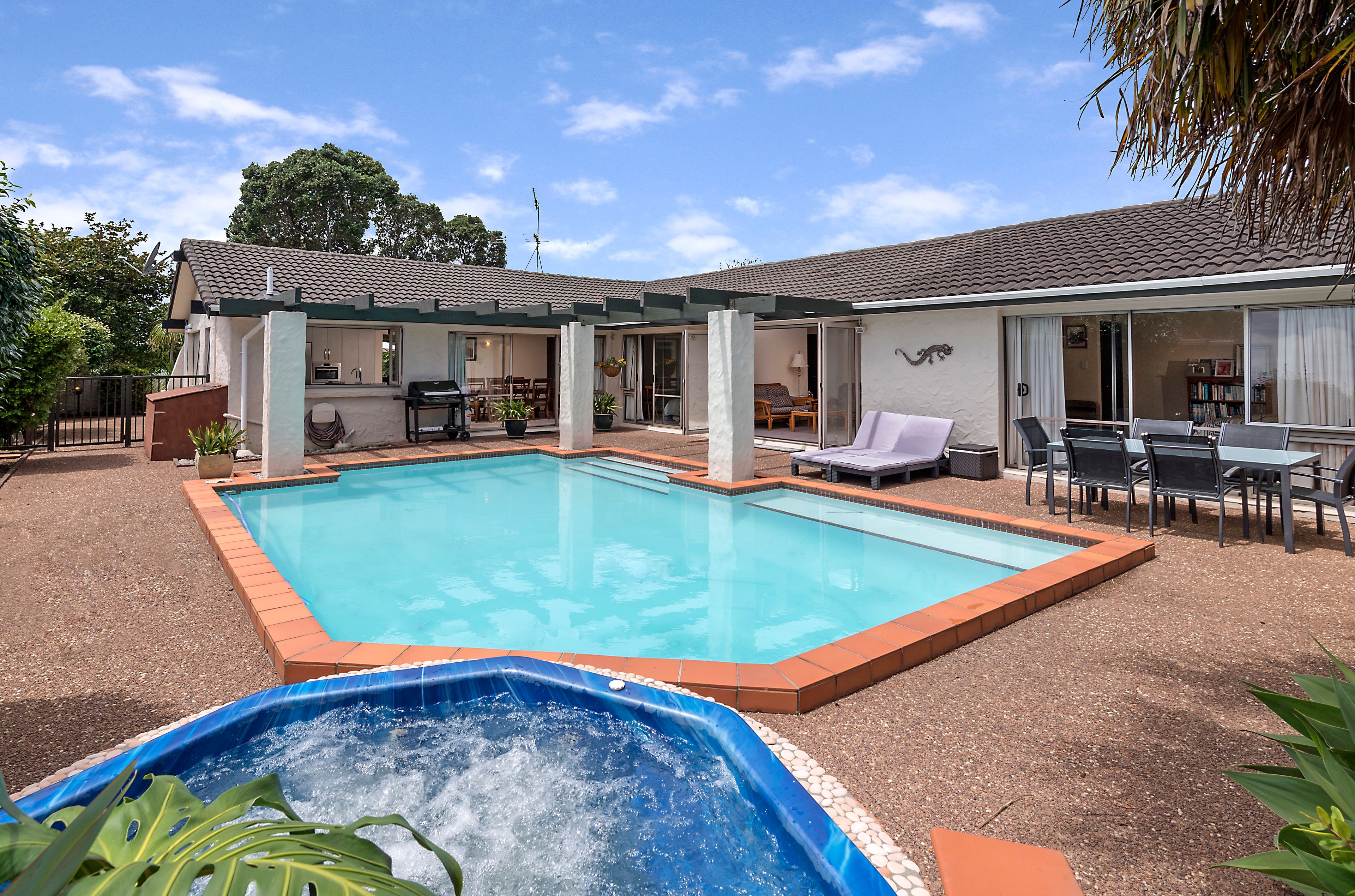 4 Estelle Place, Farm Cove, Manukau City