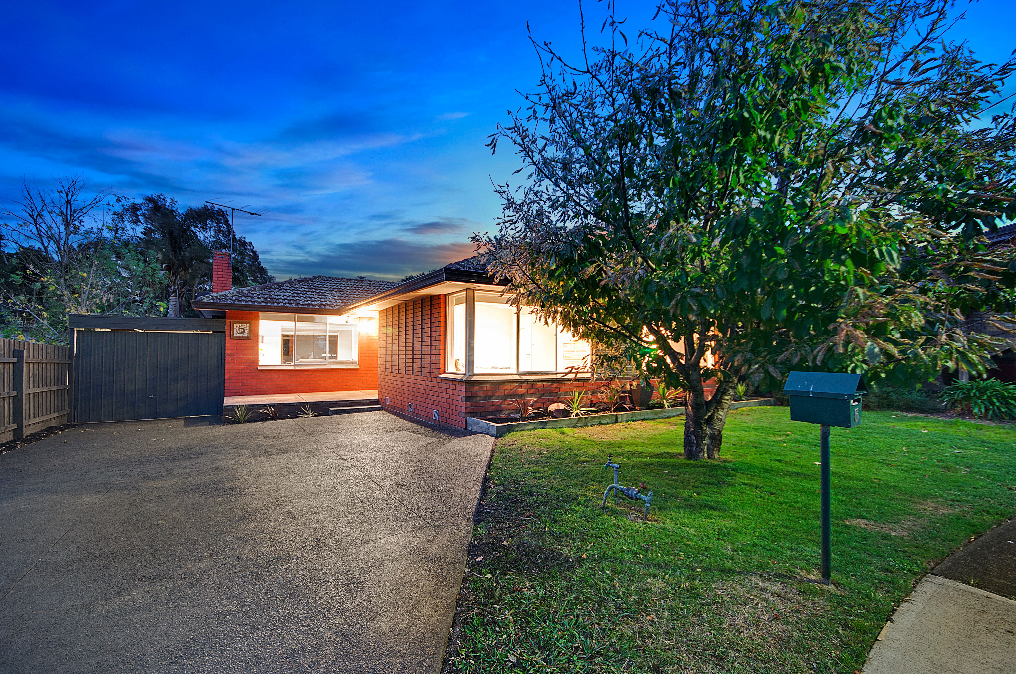 5 Merlin Court, Frankston VIC 3199