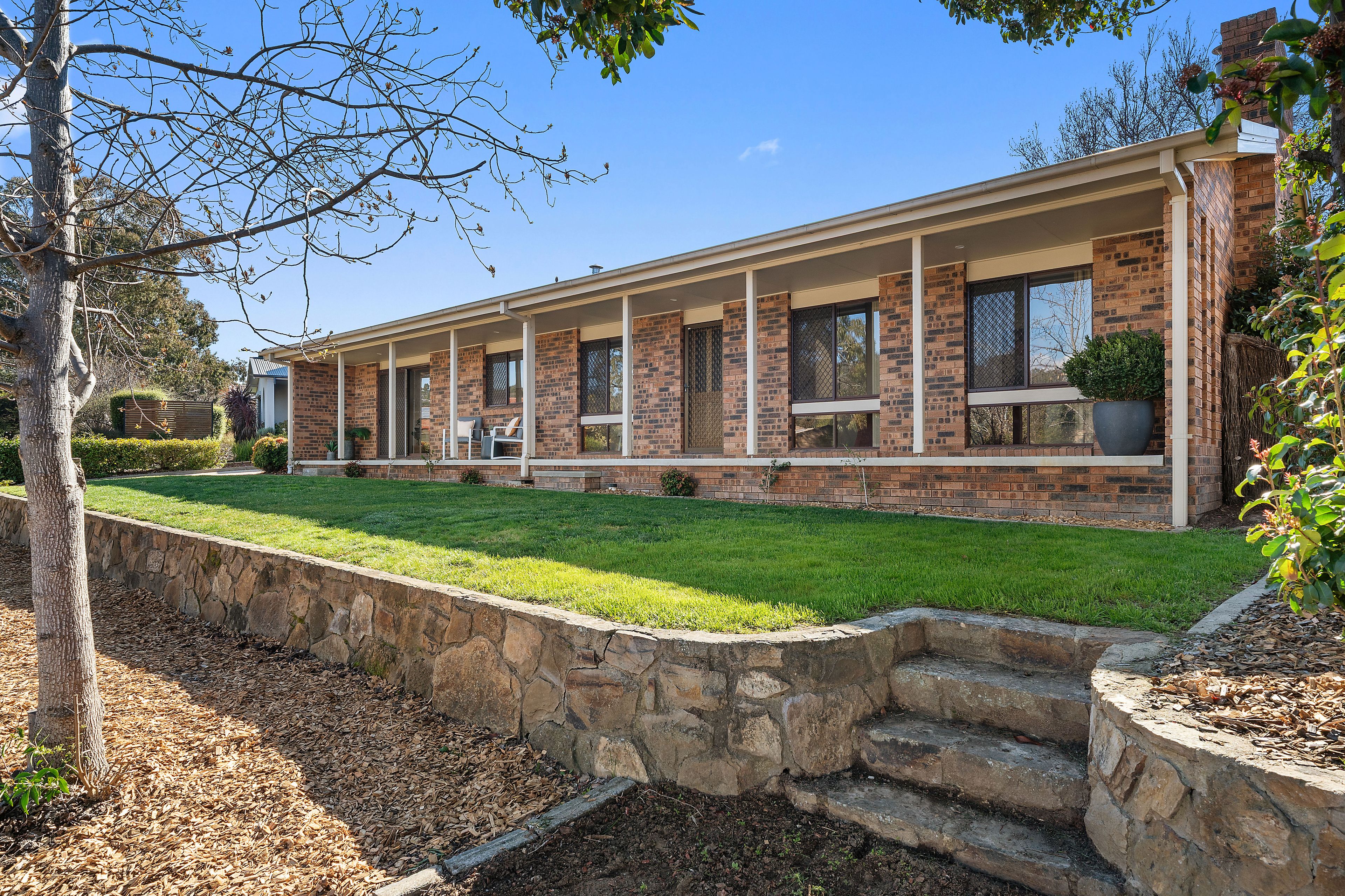 16 Merriman Crescent, Macarthur, ACT 2904