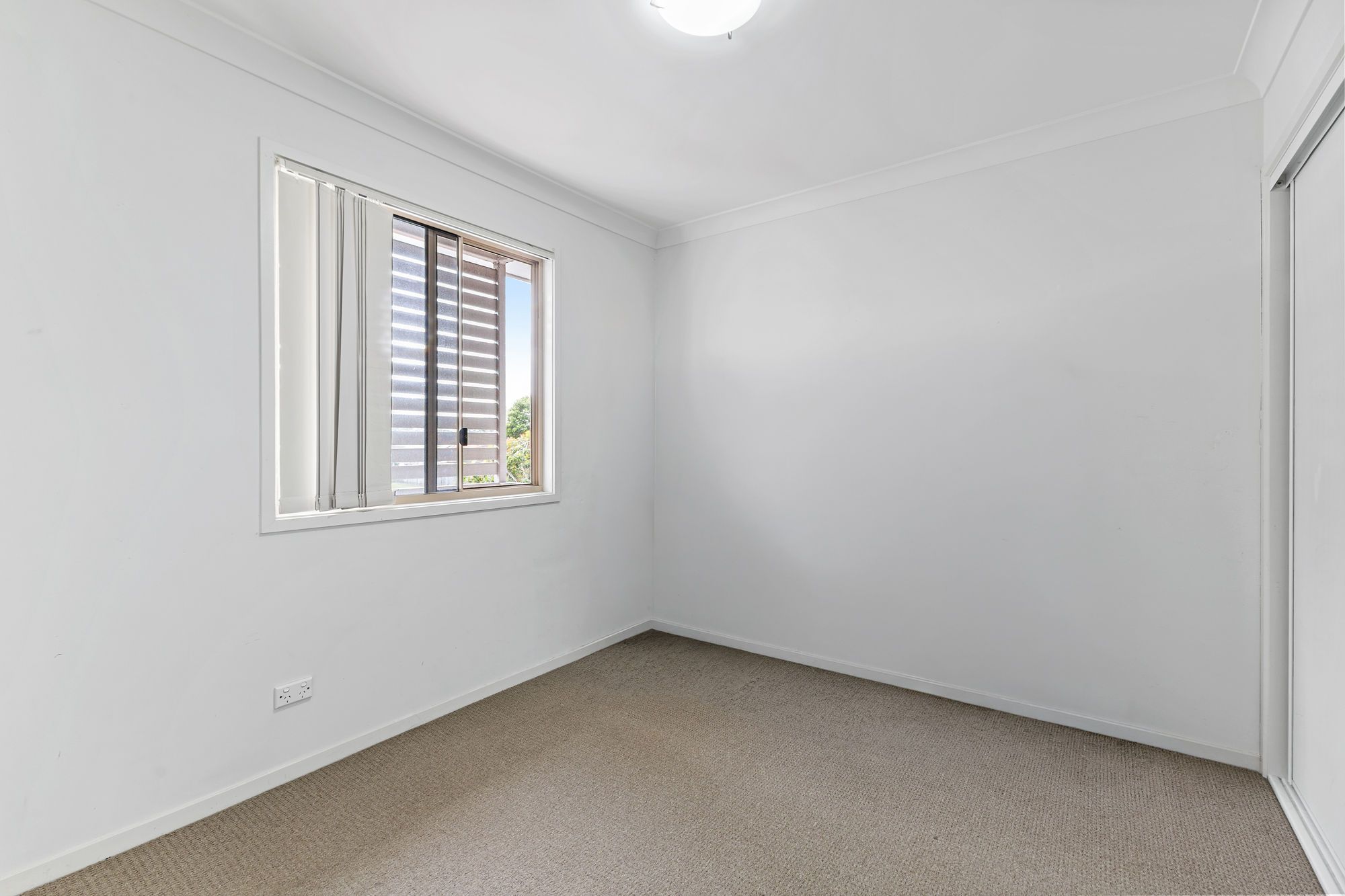72/30-42 Fleet Drive — photo 6 of 25