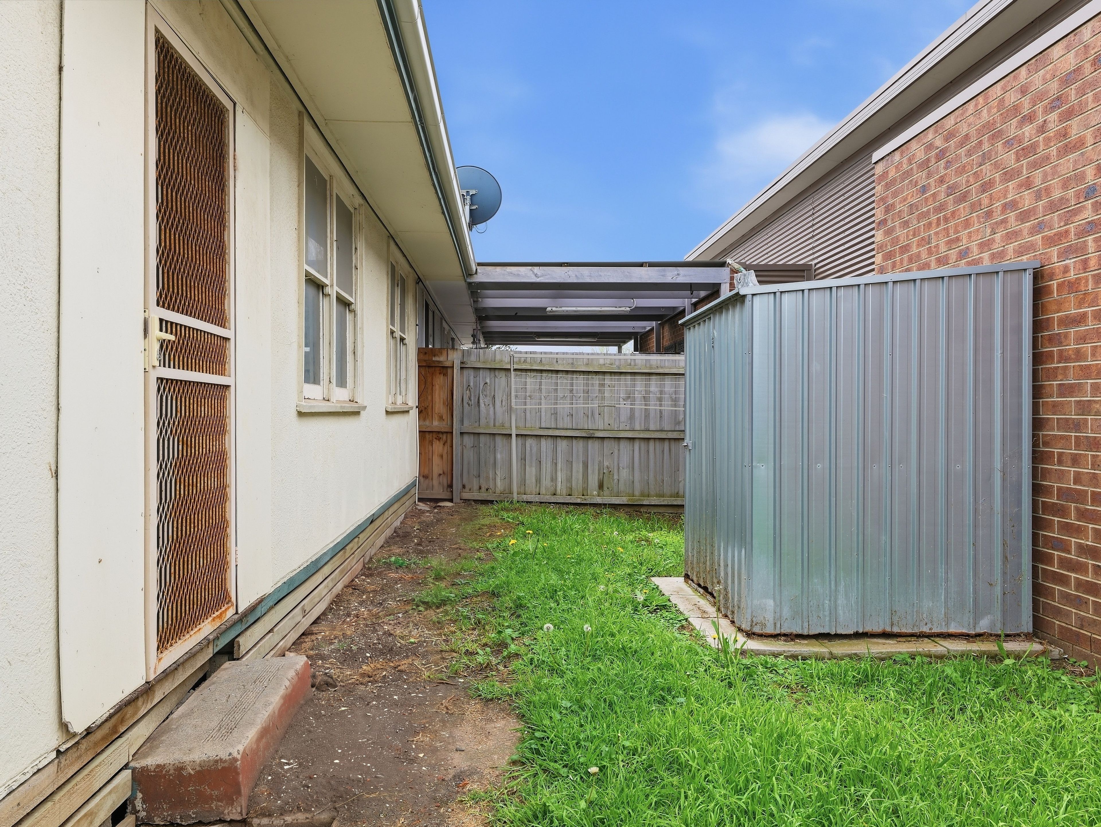 8 Robin Avenue — photo 11 of 12