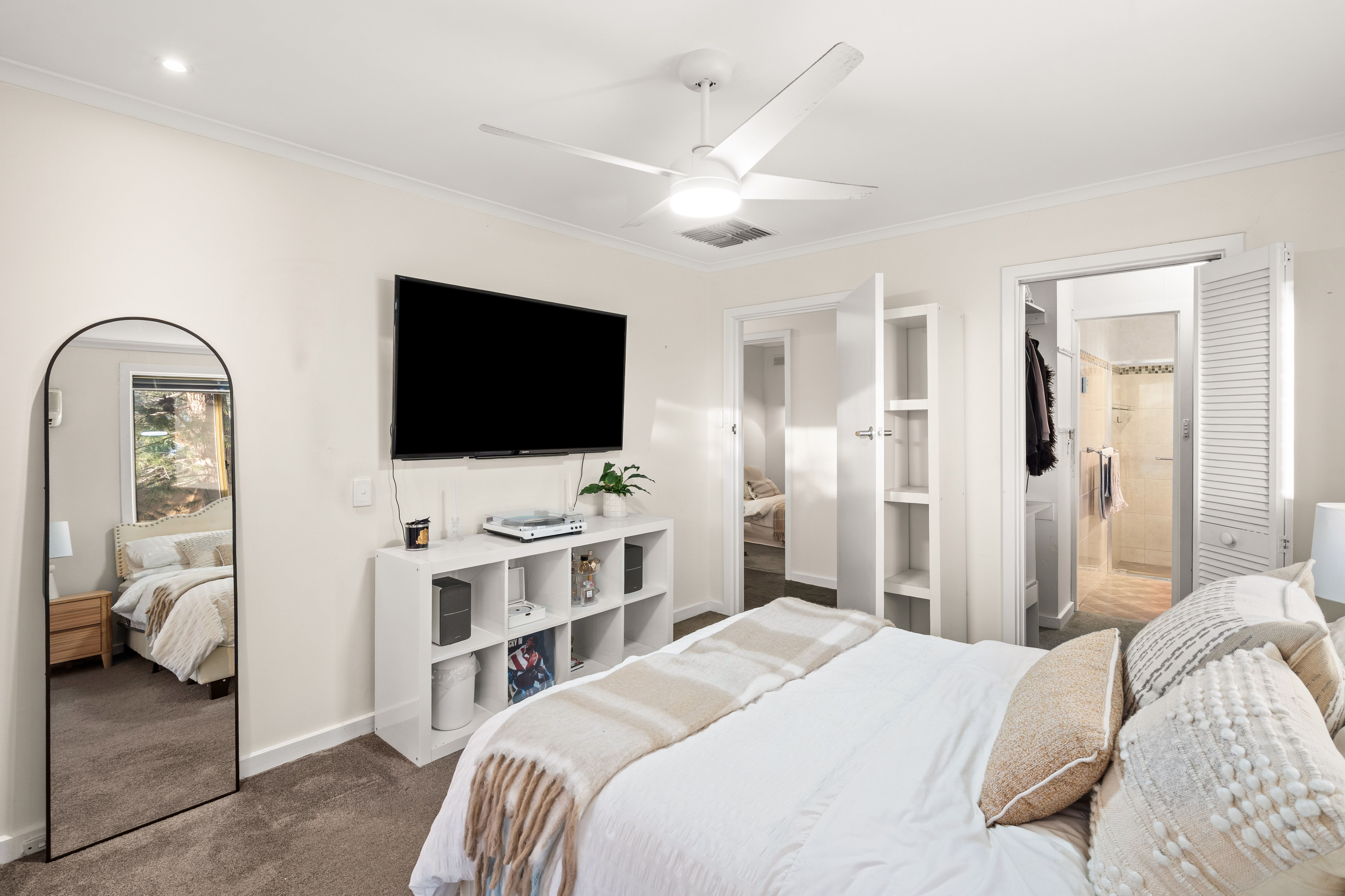 23 Laura Street — photo 13 of 24