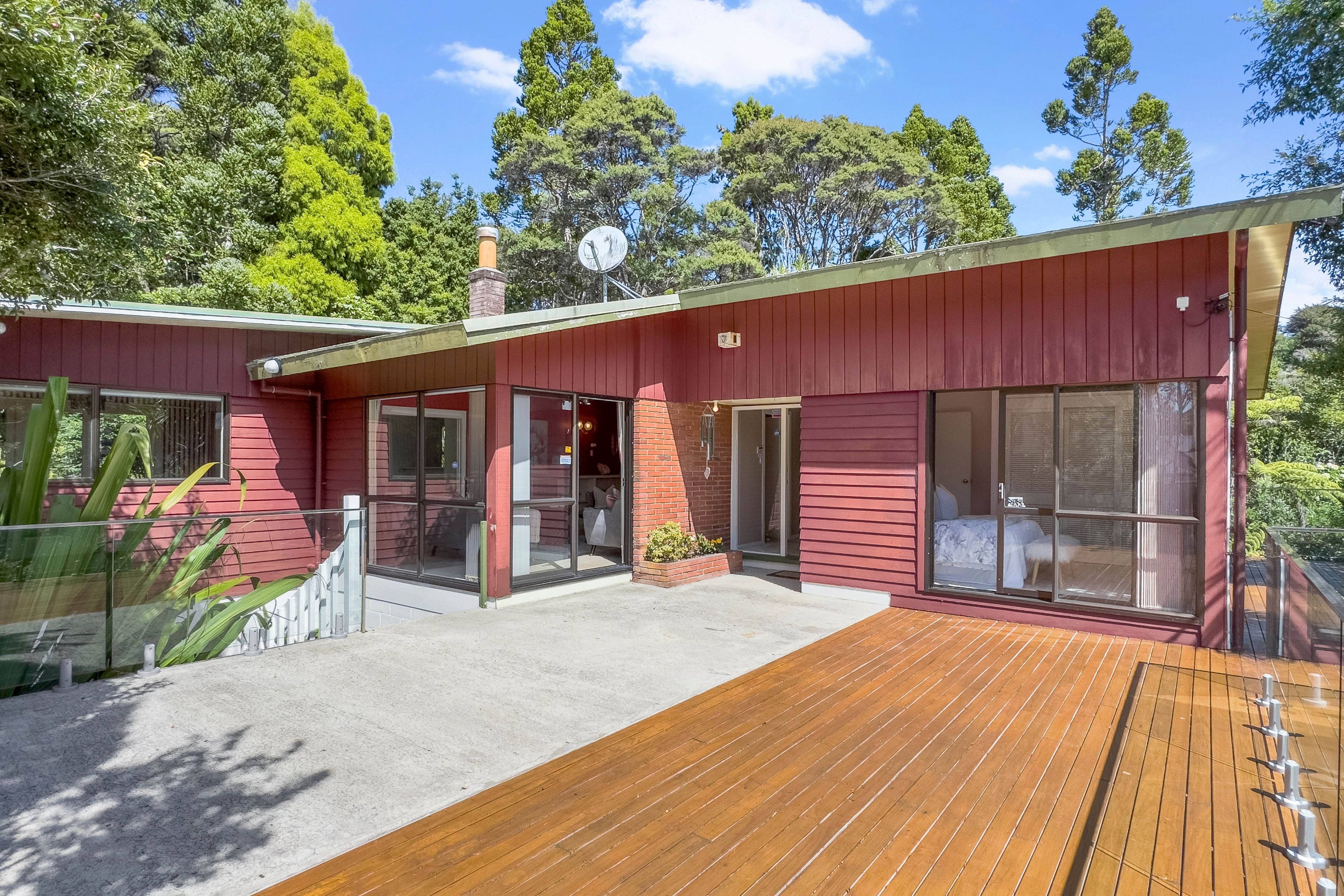 61 Woodfern Crescent, Titirangi, Waitakere City