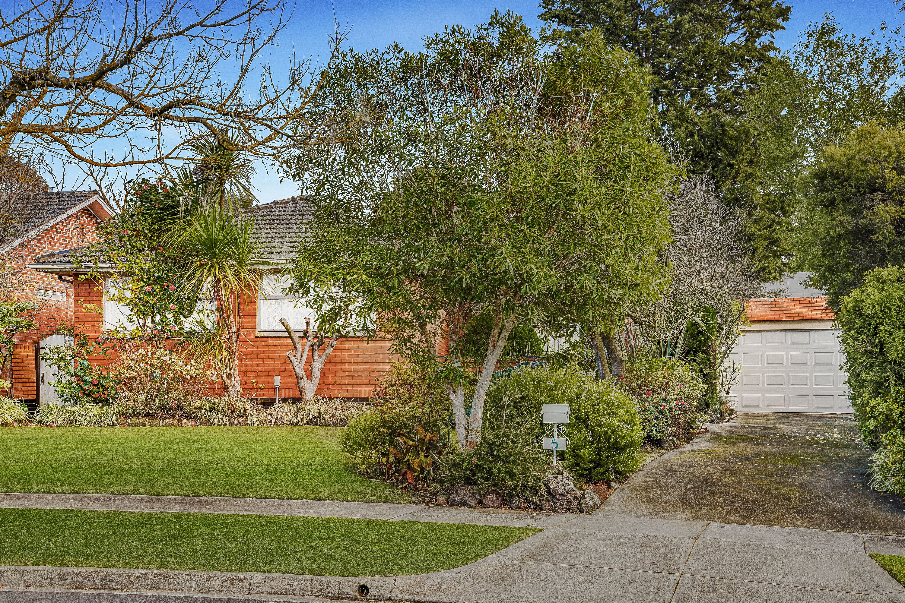 5 Laura Grove, Mount Waverley, VIC 3149