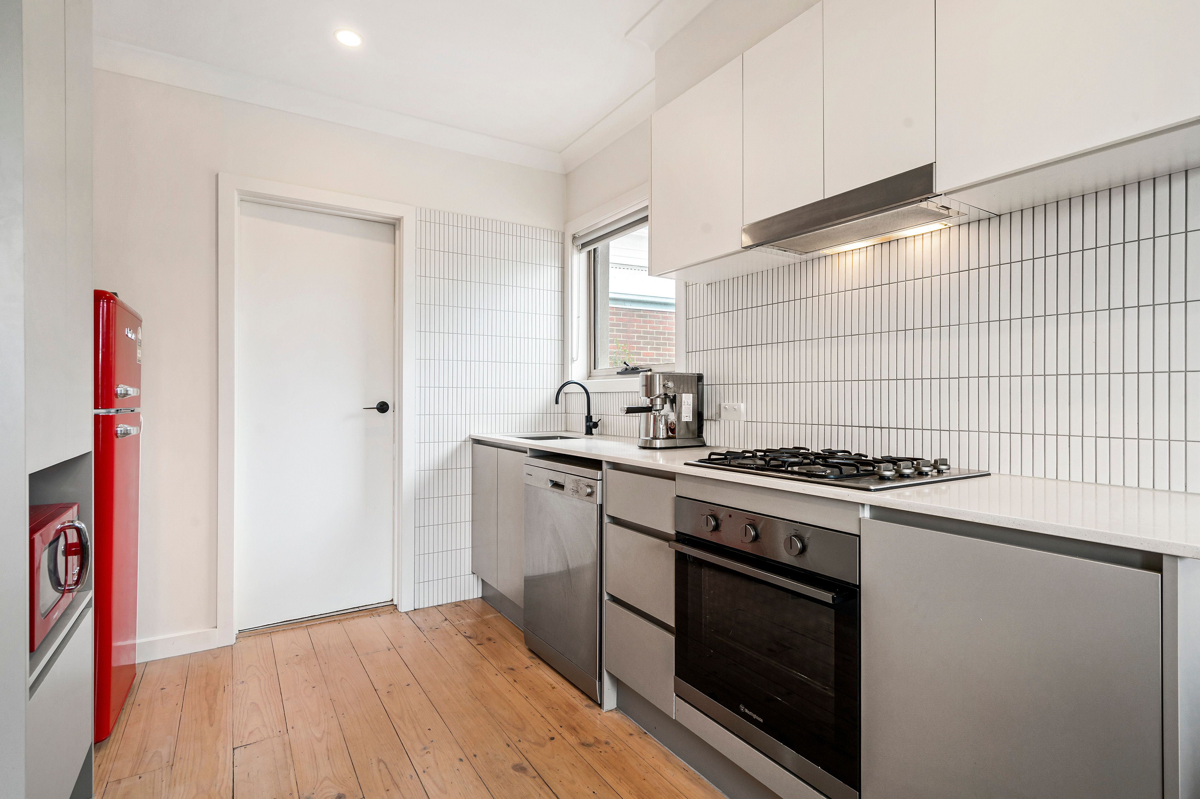 1-4/37 Russell Place — photo 6 of 13