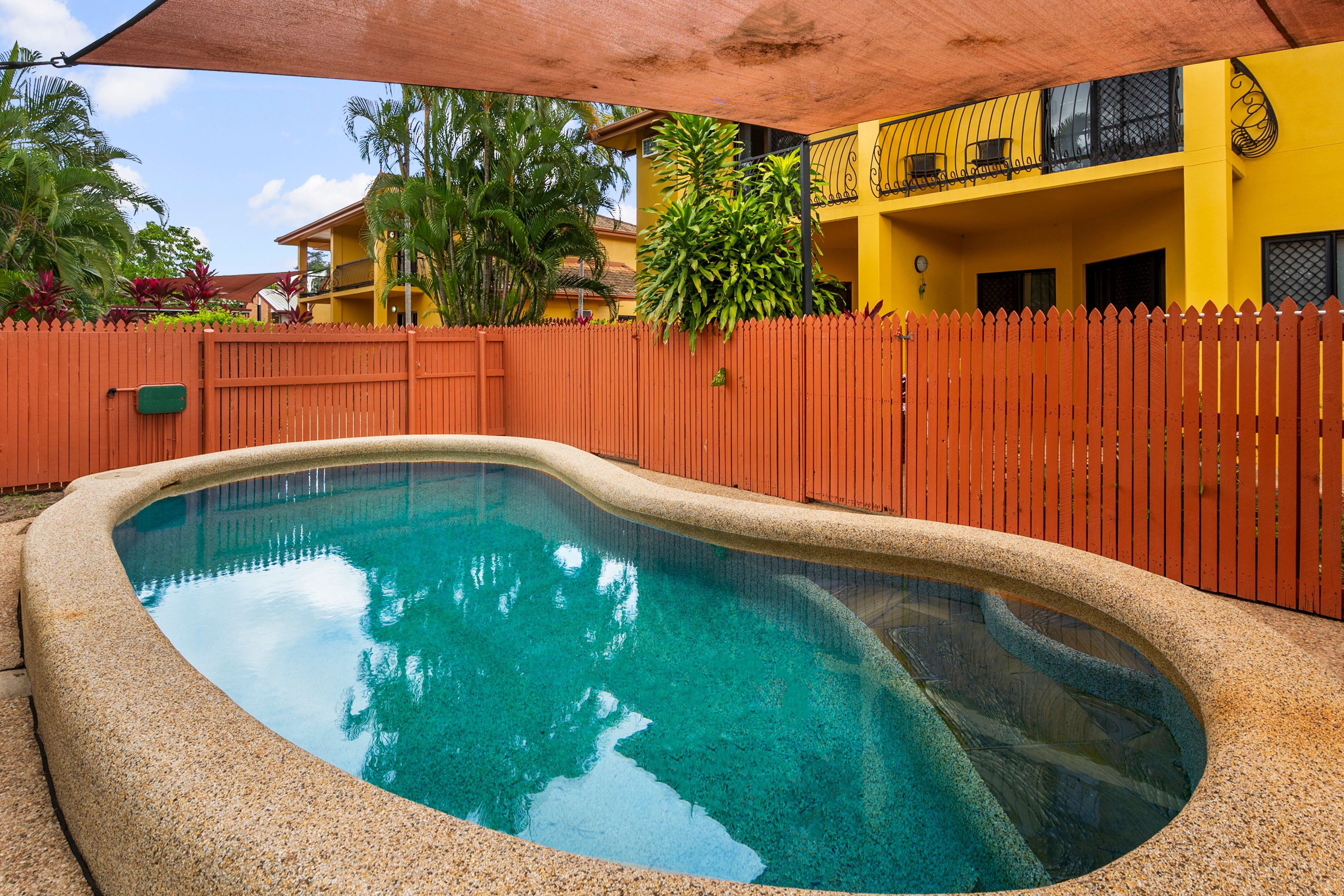 2/11 Diprose Street, Pimlico, QLD 4812