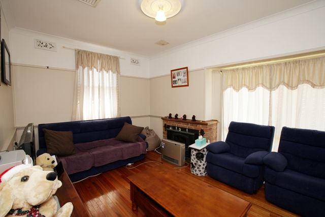 77 Phillip Avenue, Wagga Wagga, NSW 2650