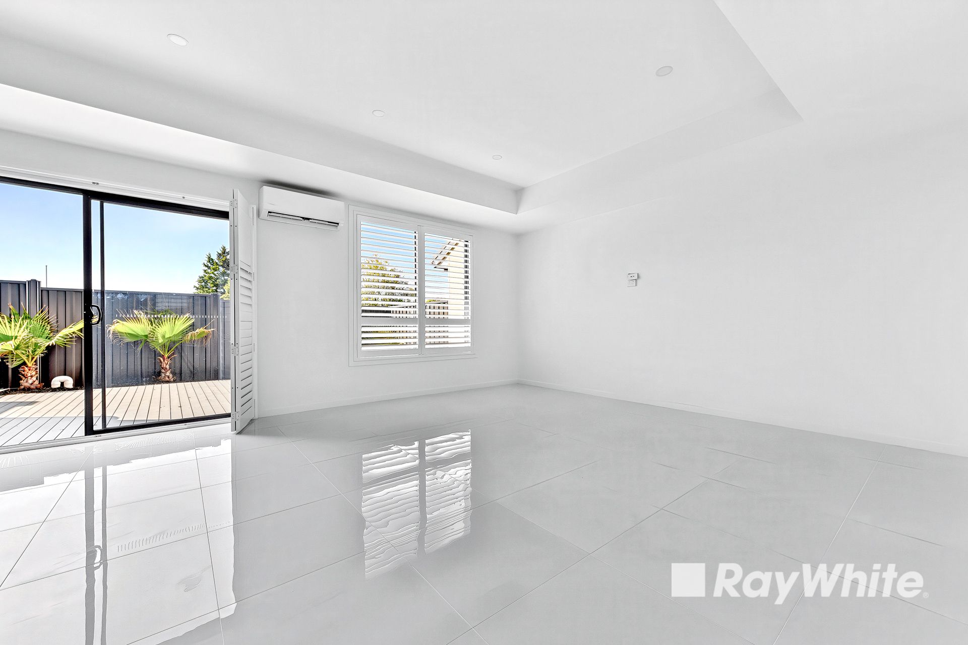 2/5 Laurel Avenue, Doveton, VIC 3177