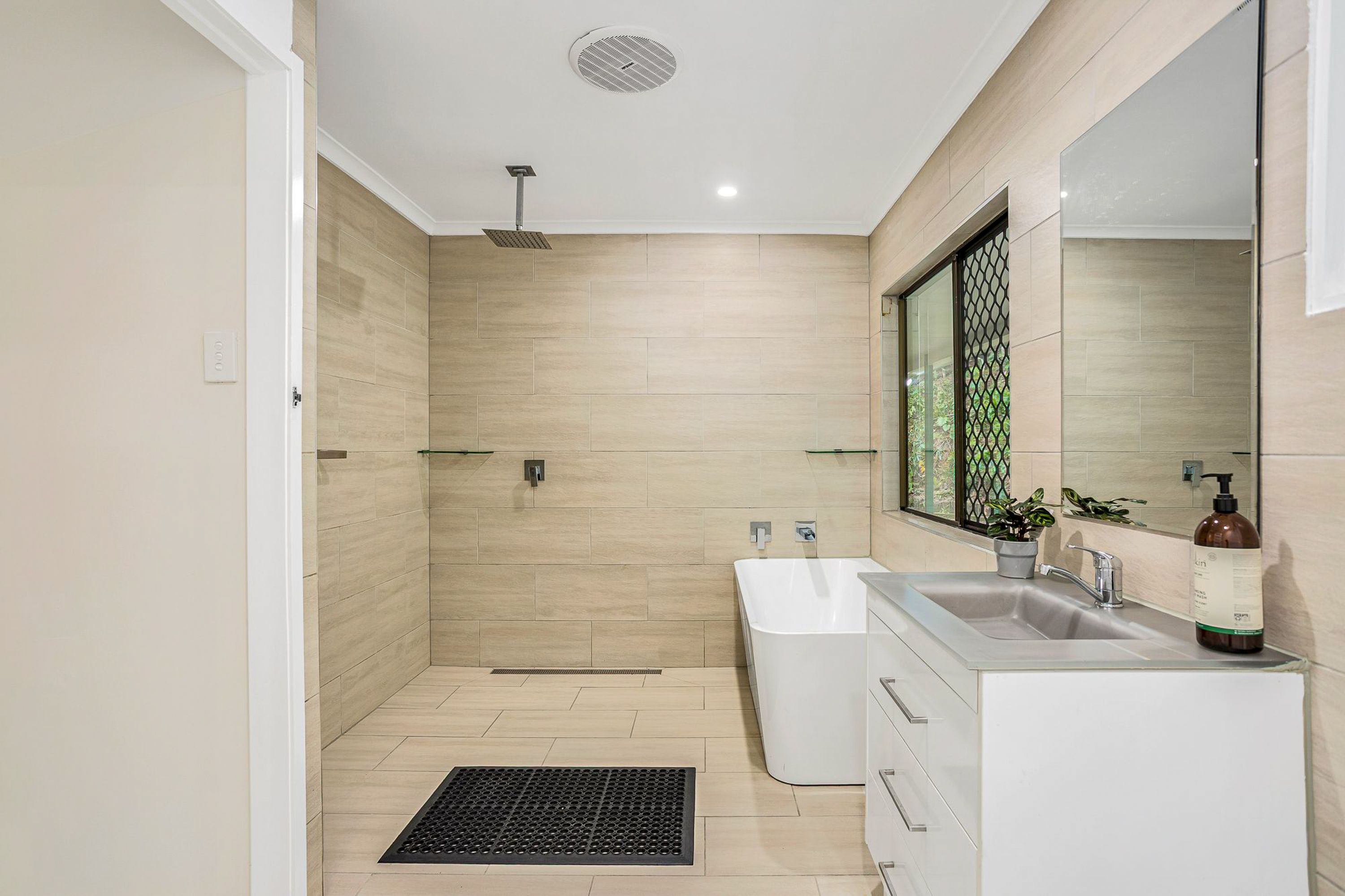 1304R Pine Creek-Yarrabah Road — photo 27 of 30