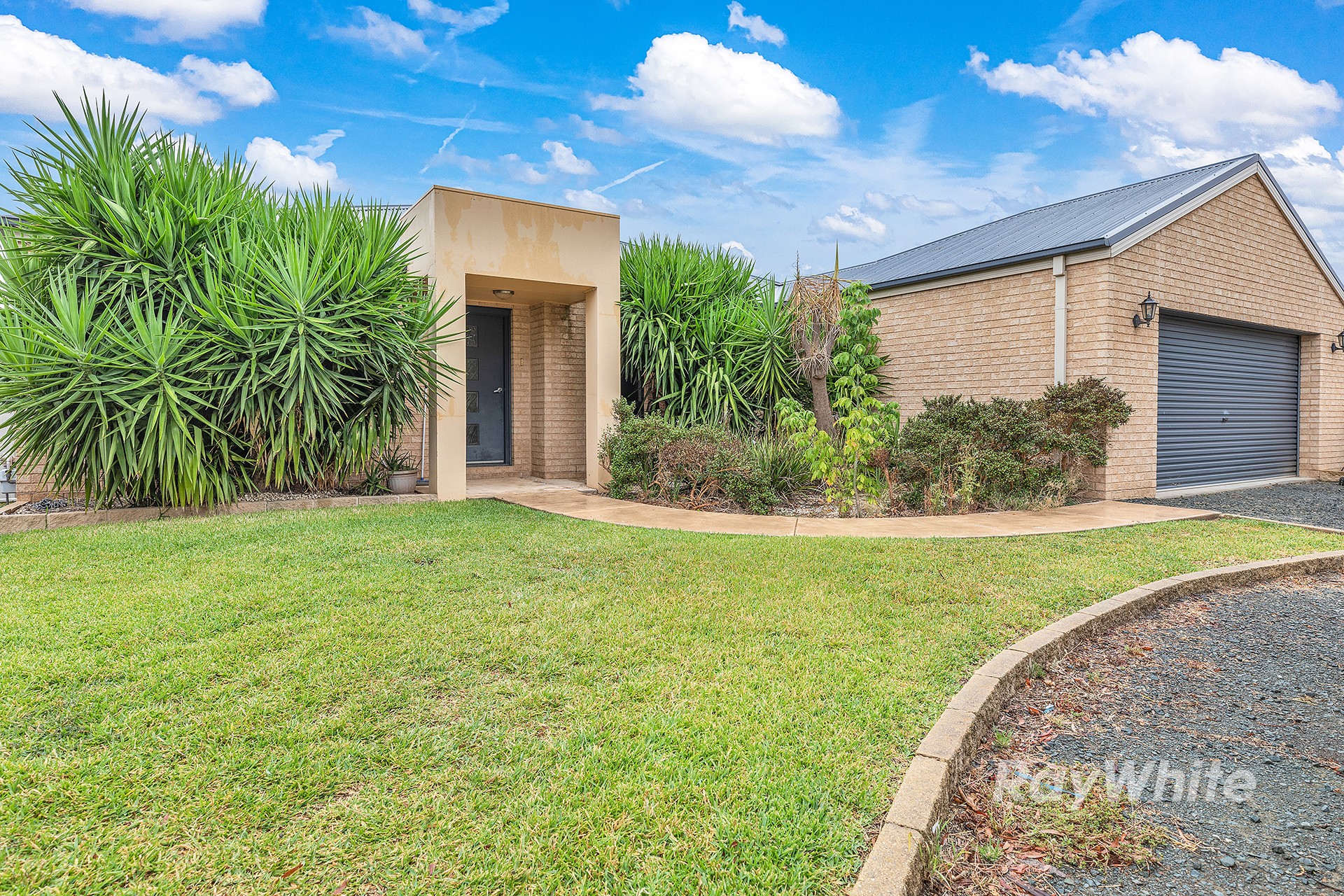 9 High Street, Rochester, VIC 3561