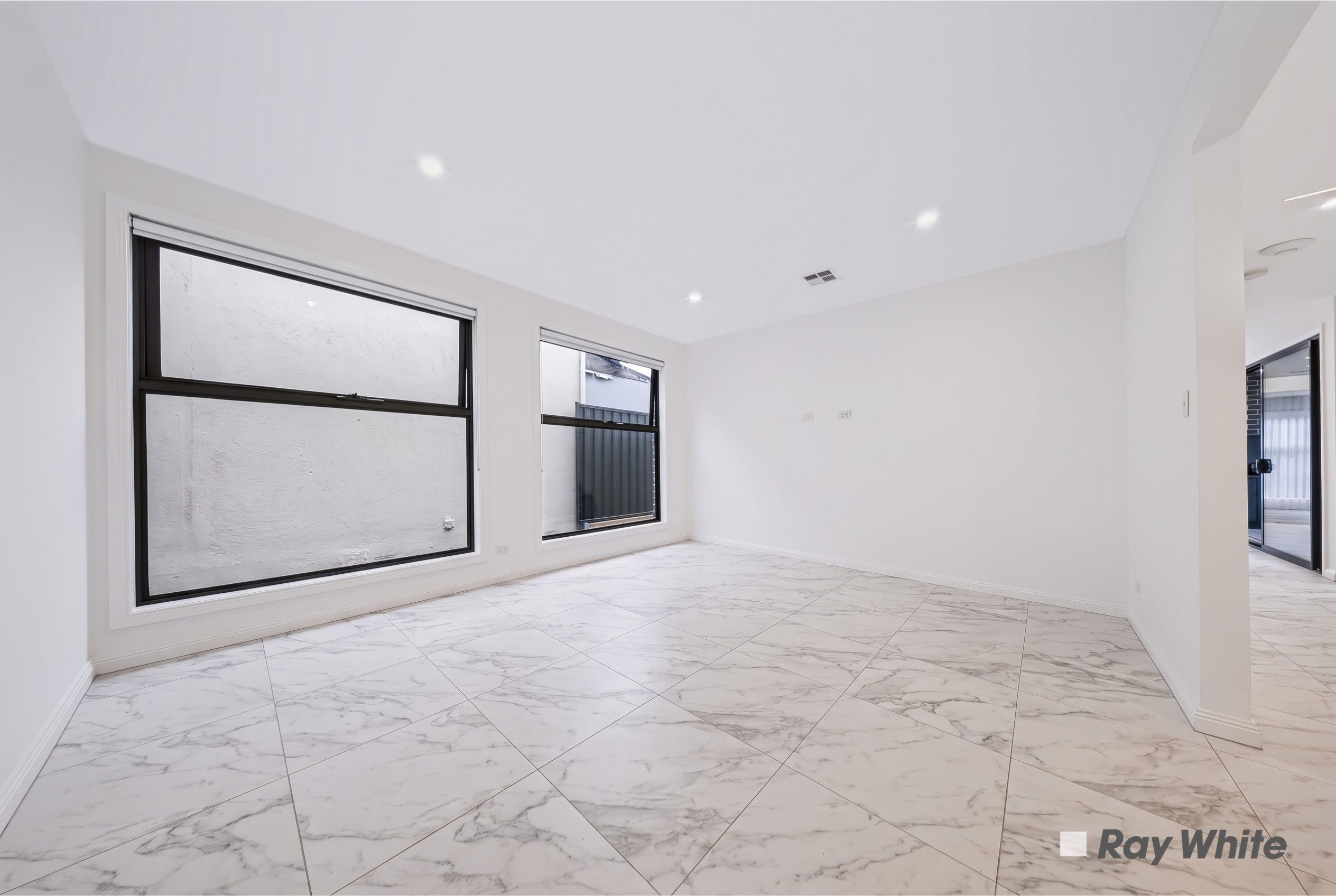 8 Mclean Crescent — photo 30 of 30