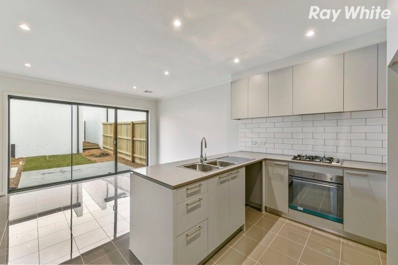 16 Mulberry Walk, WANTIRNA SOUTH, VIC 3152