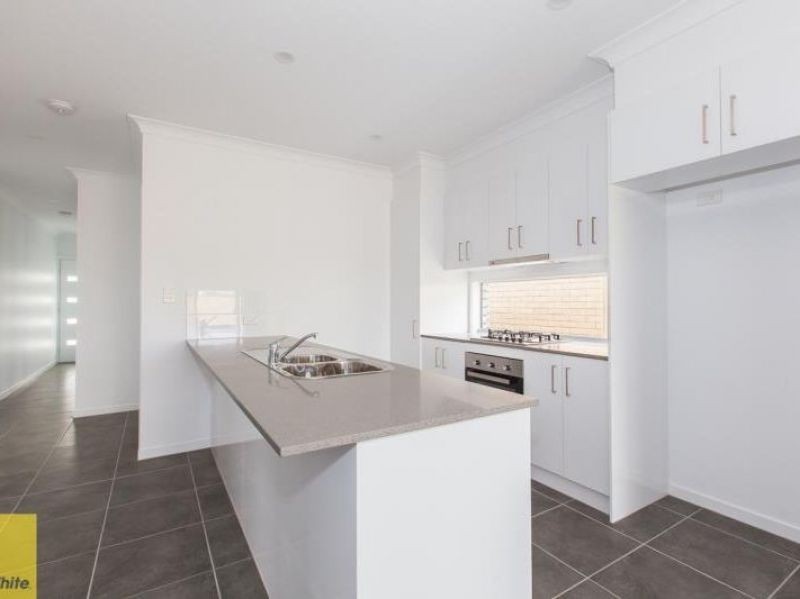 26 Mount Roberts Street, Park Ridge, QLD 4125