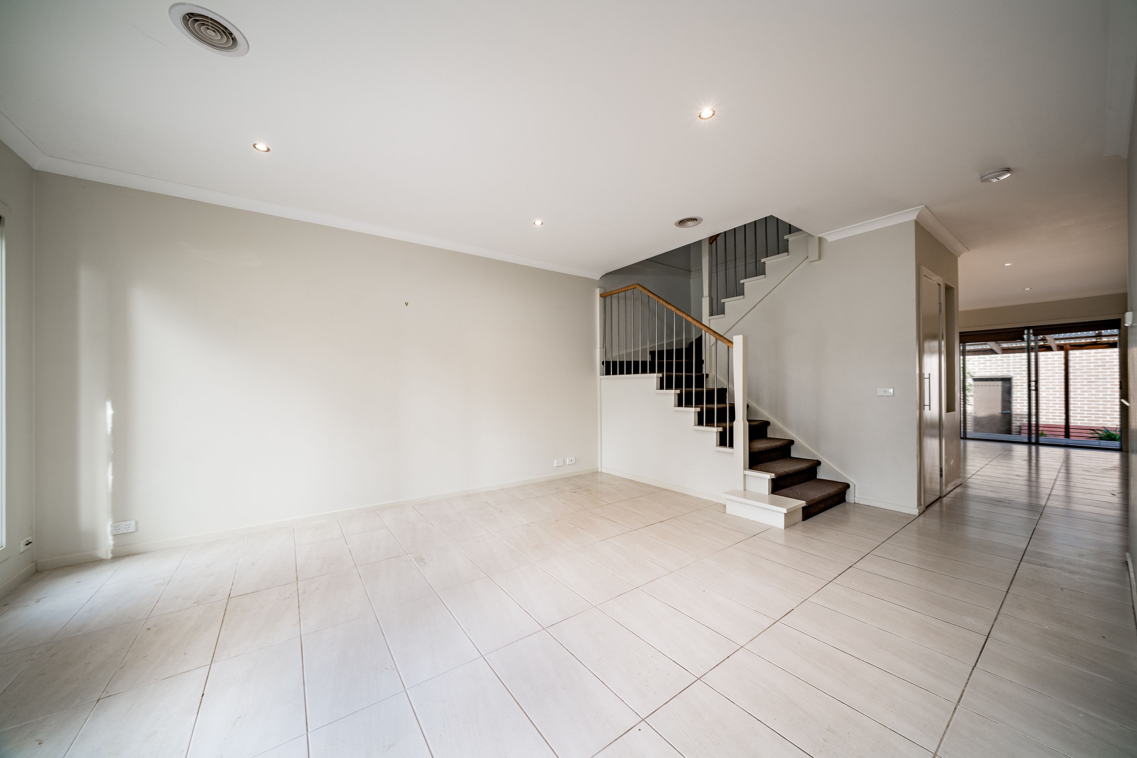 76 Mannavue Boulevard — photo 8 of 17