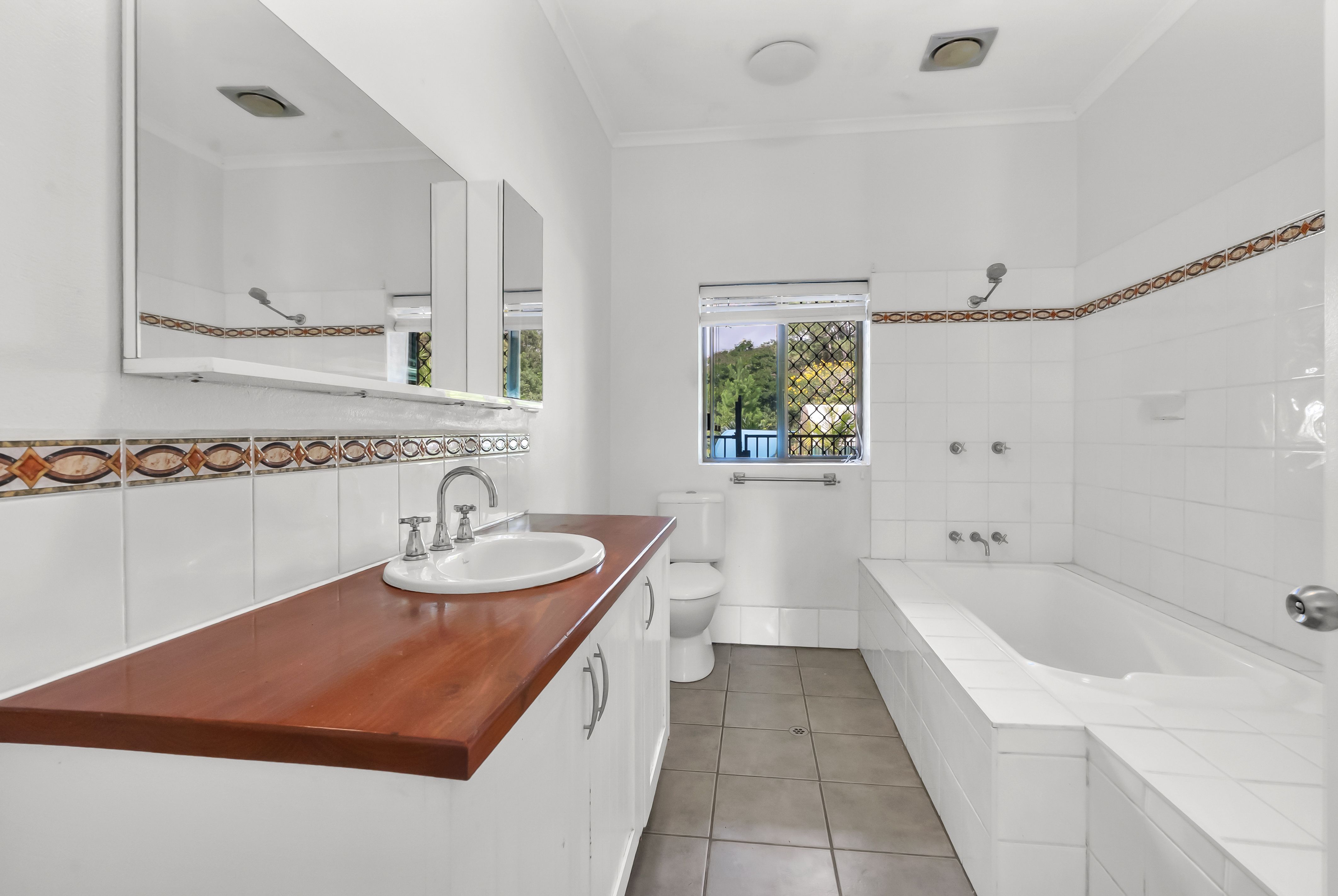 8b Fairyland Road — photo 16 of 30