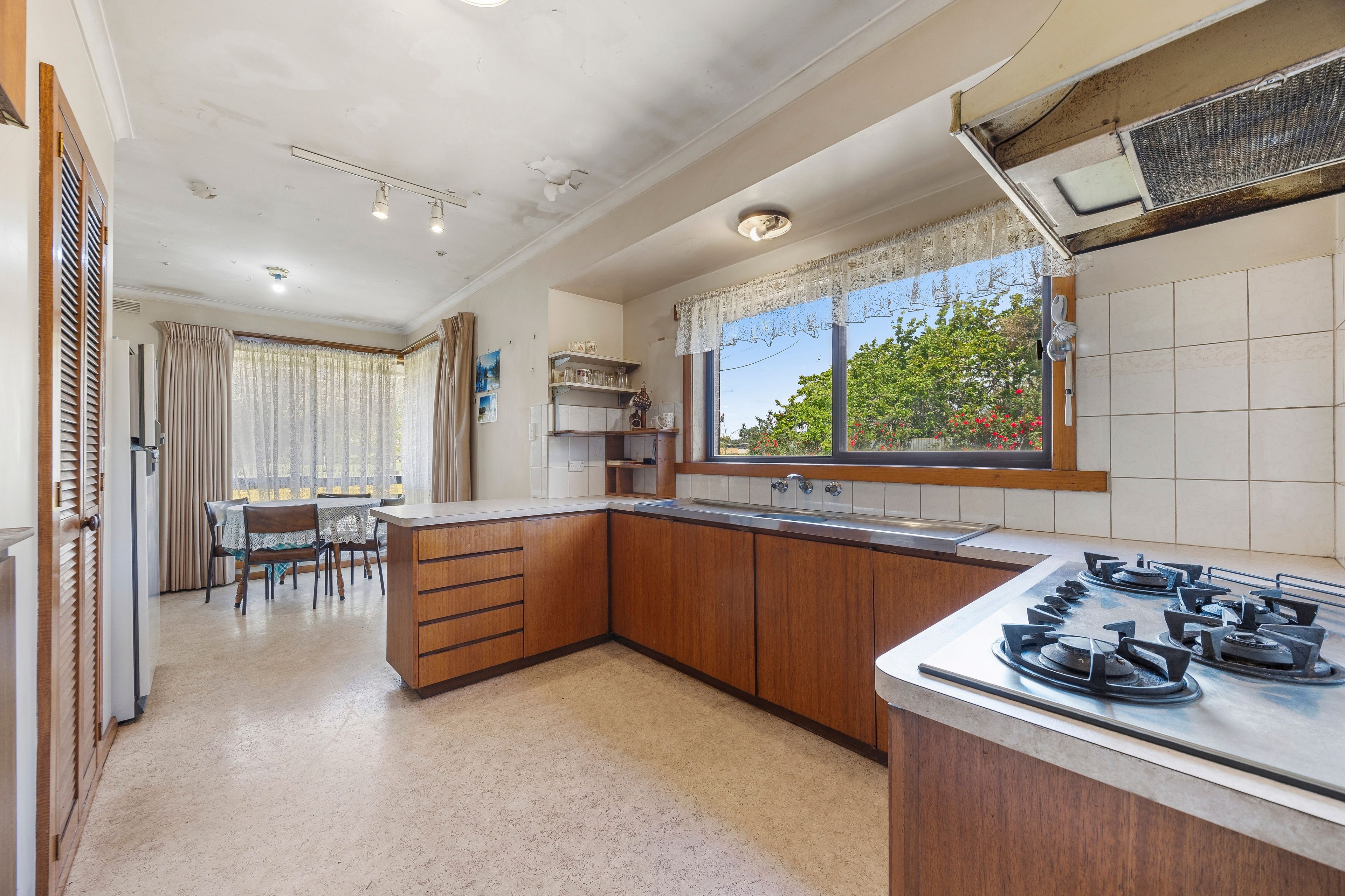 209 Howe Street — photo 7 of 30