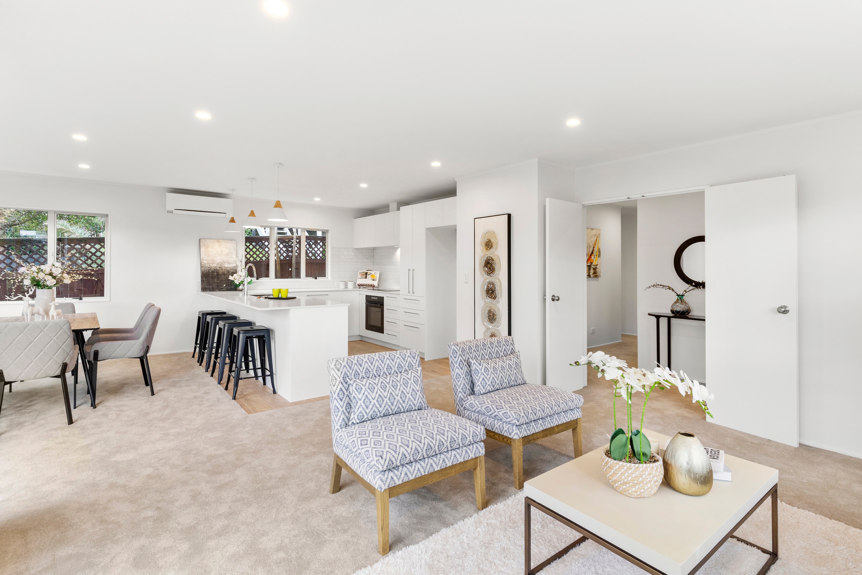 2/893 Beach Road, Waiake, North Shore City