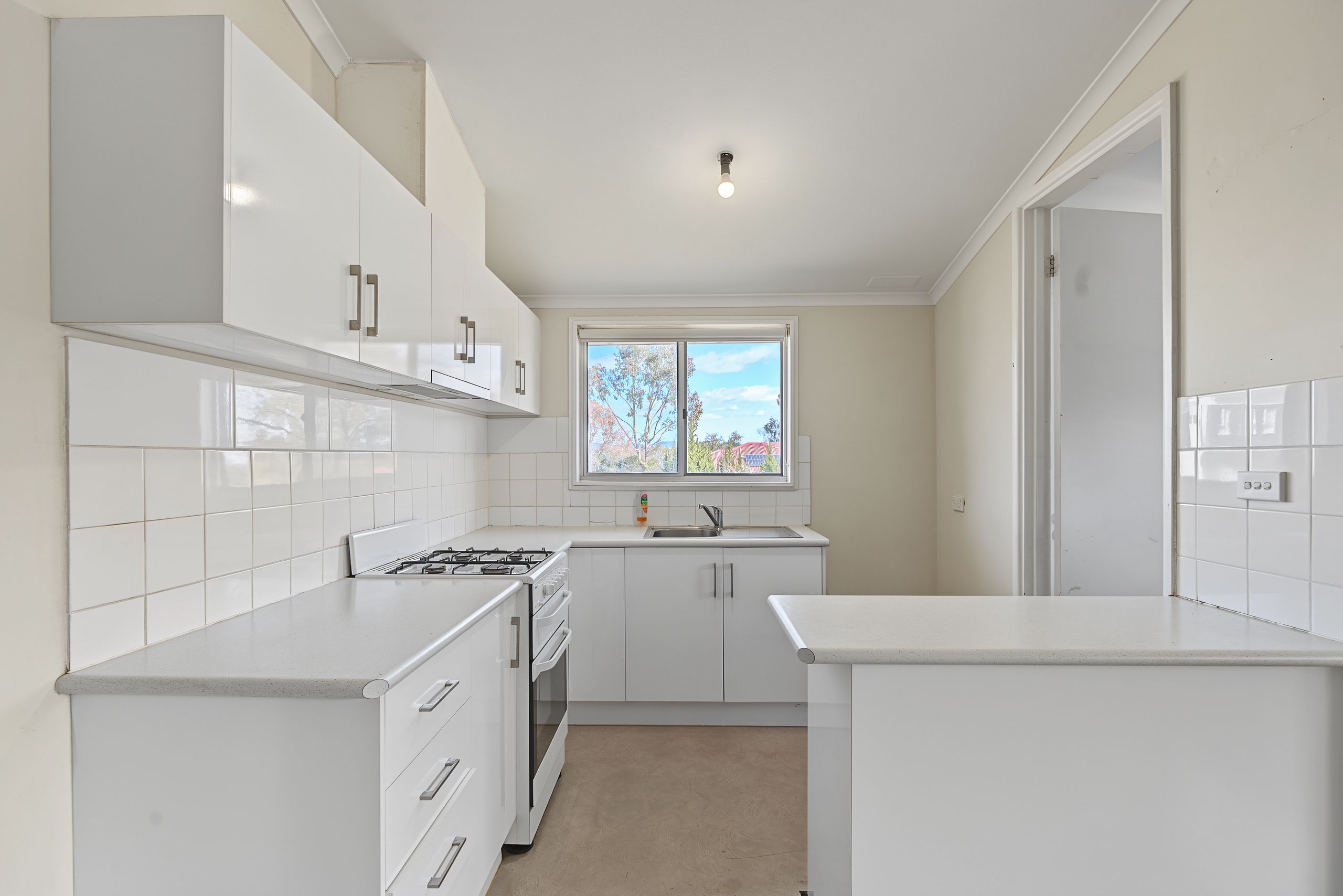 96 Kurrajong Crescent — photo 5 of 11