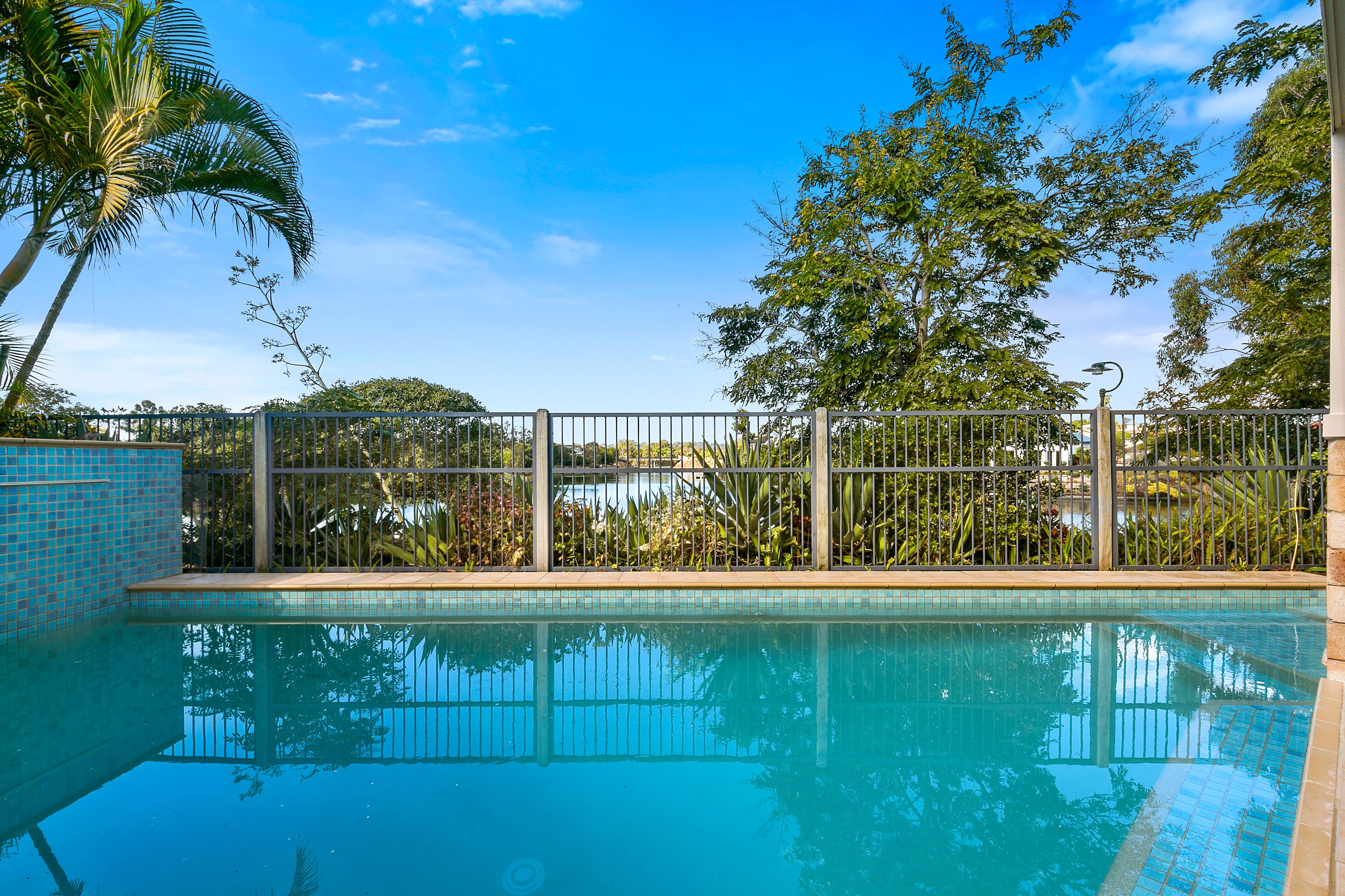 16 Waimea Drive, Varsity Lakes, QLD 4227