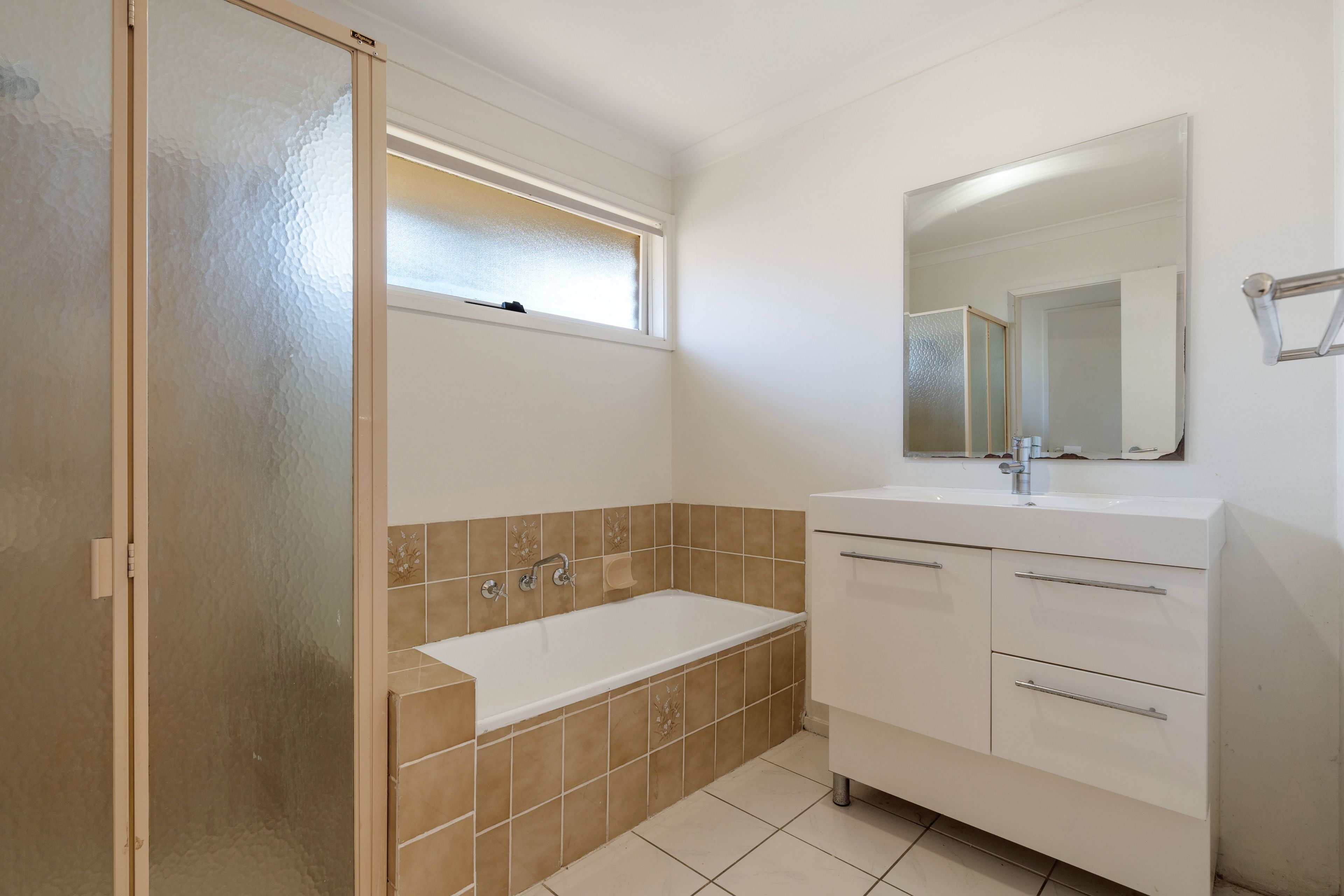 19 Beacon Hills Crescent — photo 12 of 21