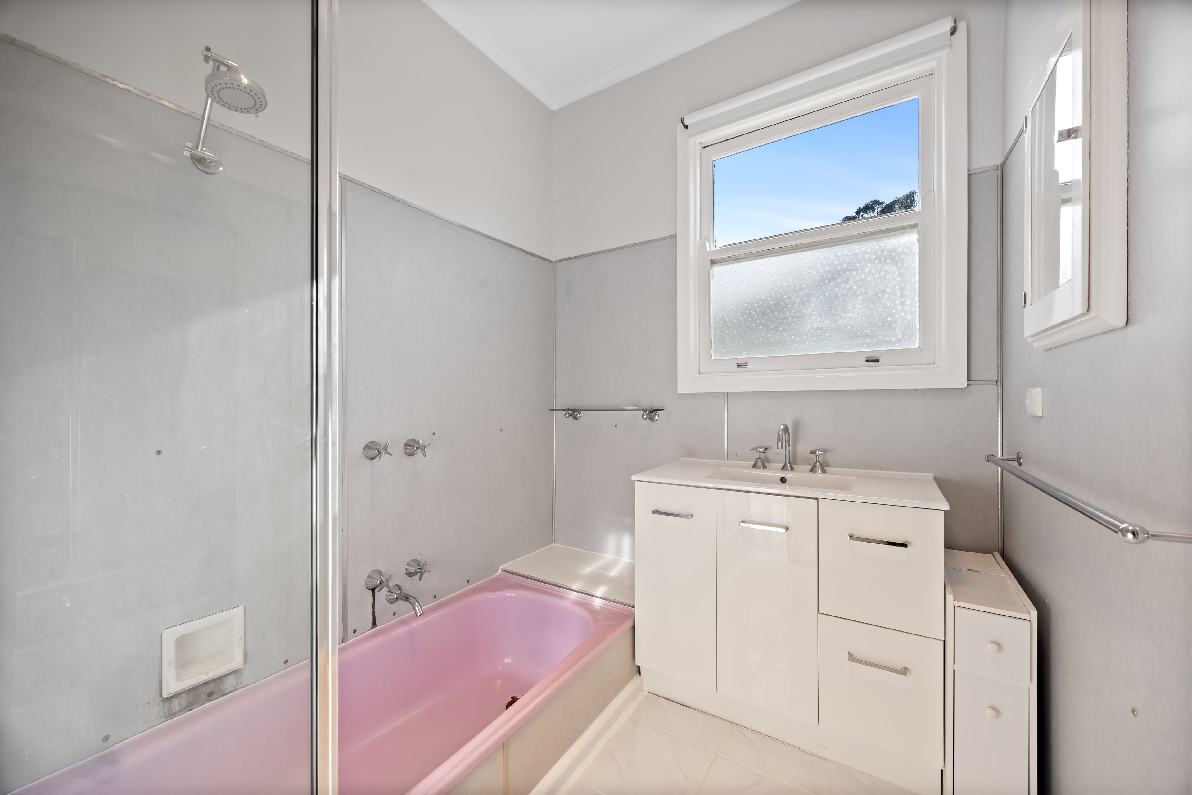 18 Acacia Avenue — photo 14 of 23