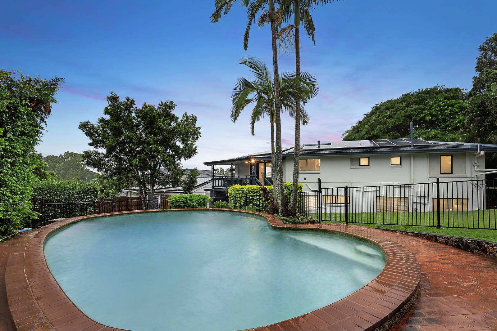 15 Kowhai Street, Kenmore, QLD 4069