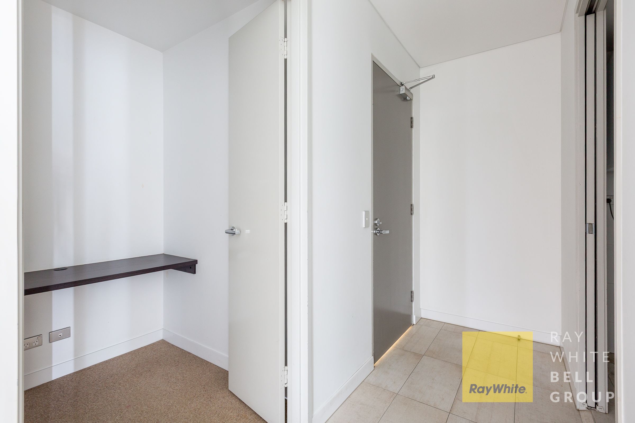 1011/2 Como Crescent — photo 16 of 23