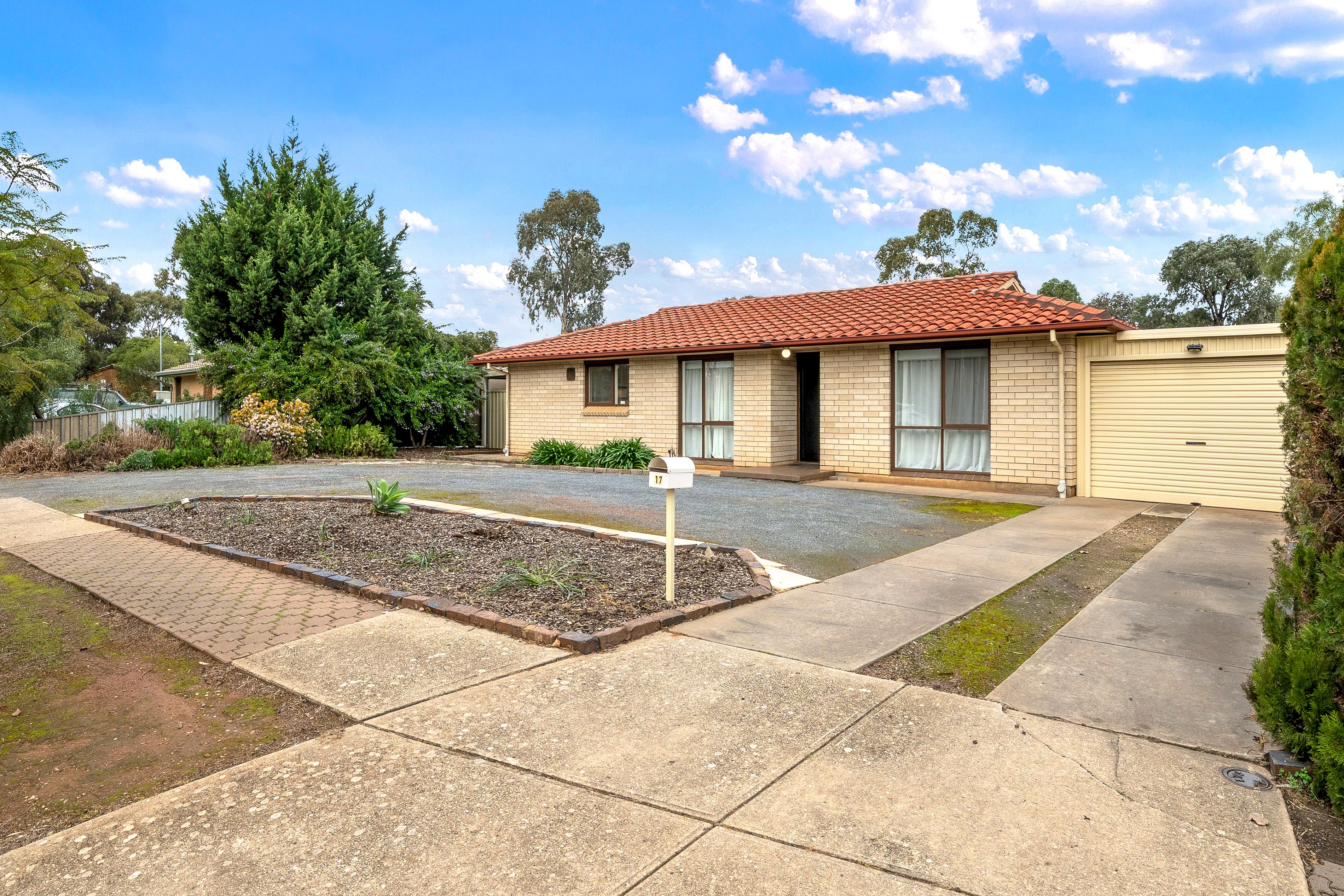 17 Amsterdam Crescent, Salisbury Downs, SA 5108