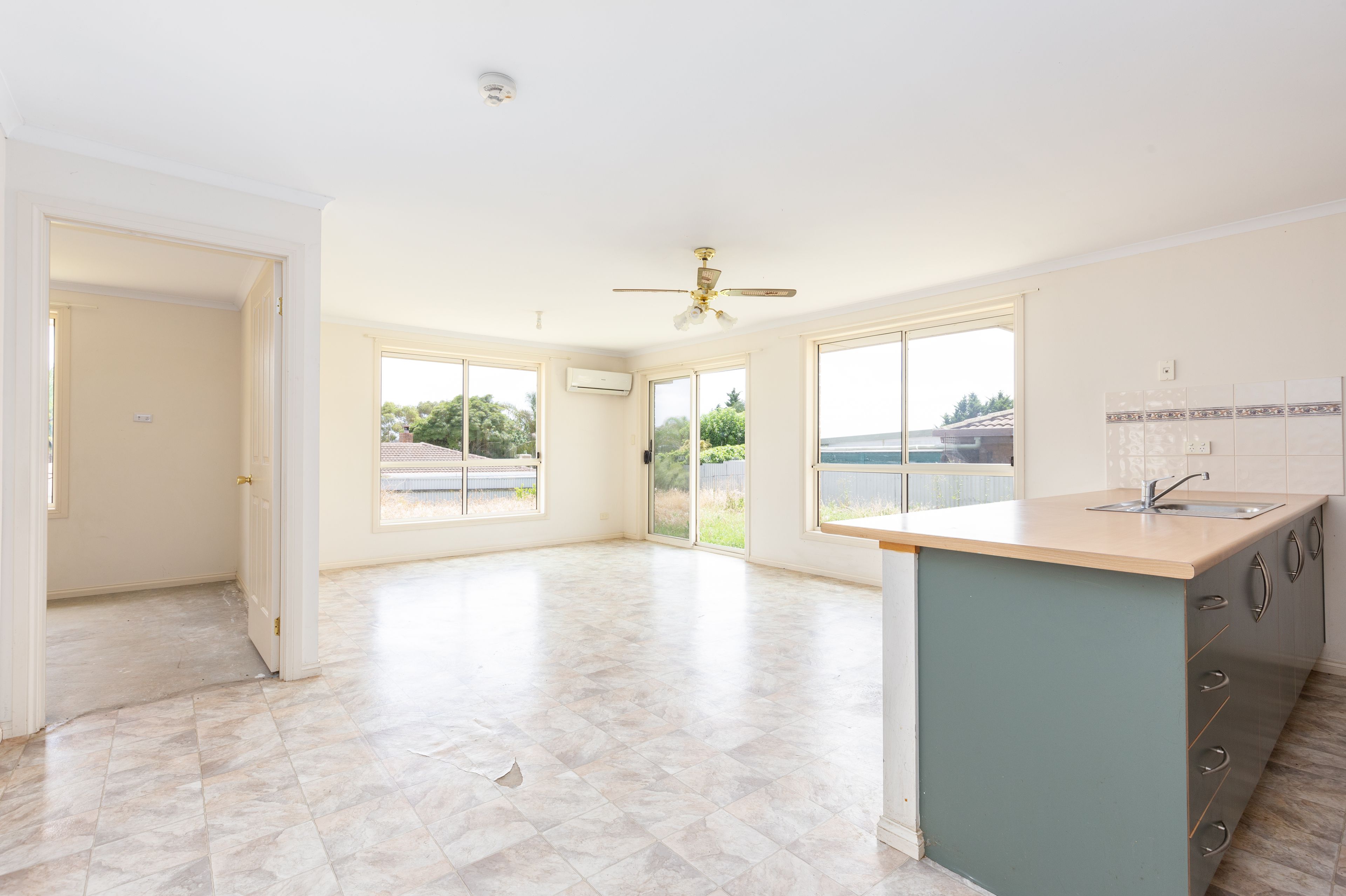 15 Glenhelen Road, Morphett Vale, SA 5162
