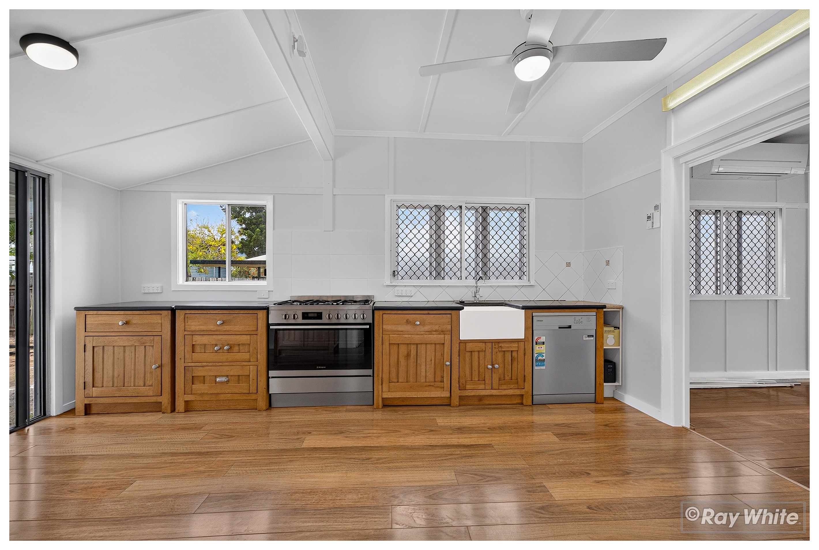 83 Leamington Street, Berserker, QLD 4701