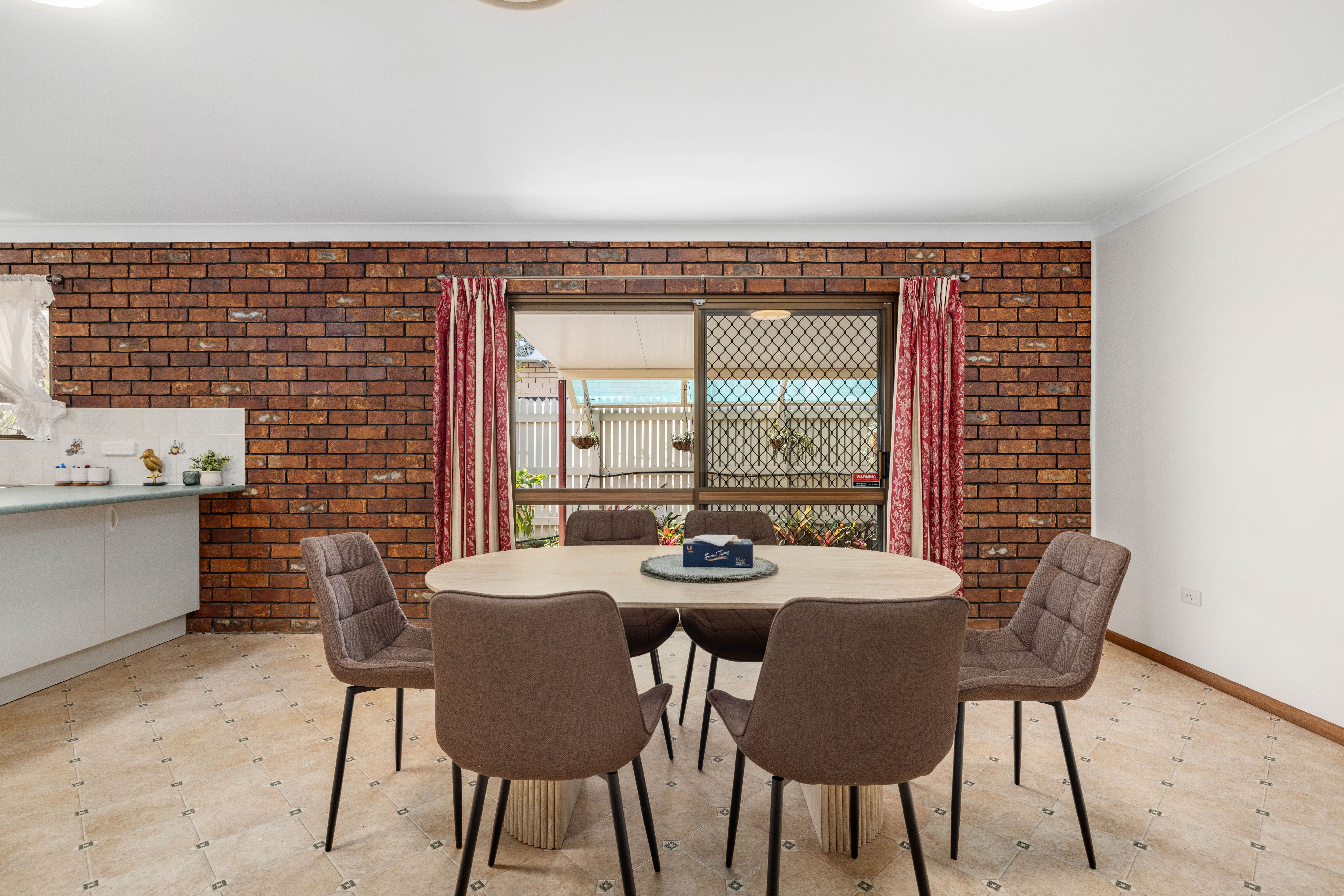 2 Kushka Street — photo 10 of 19