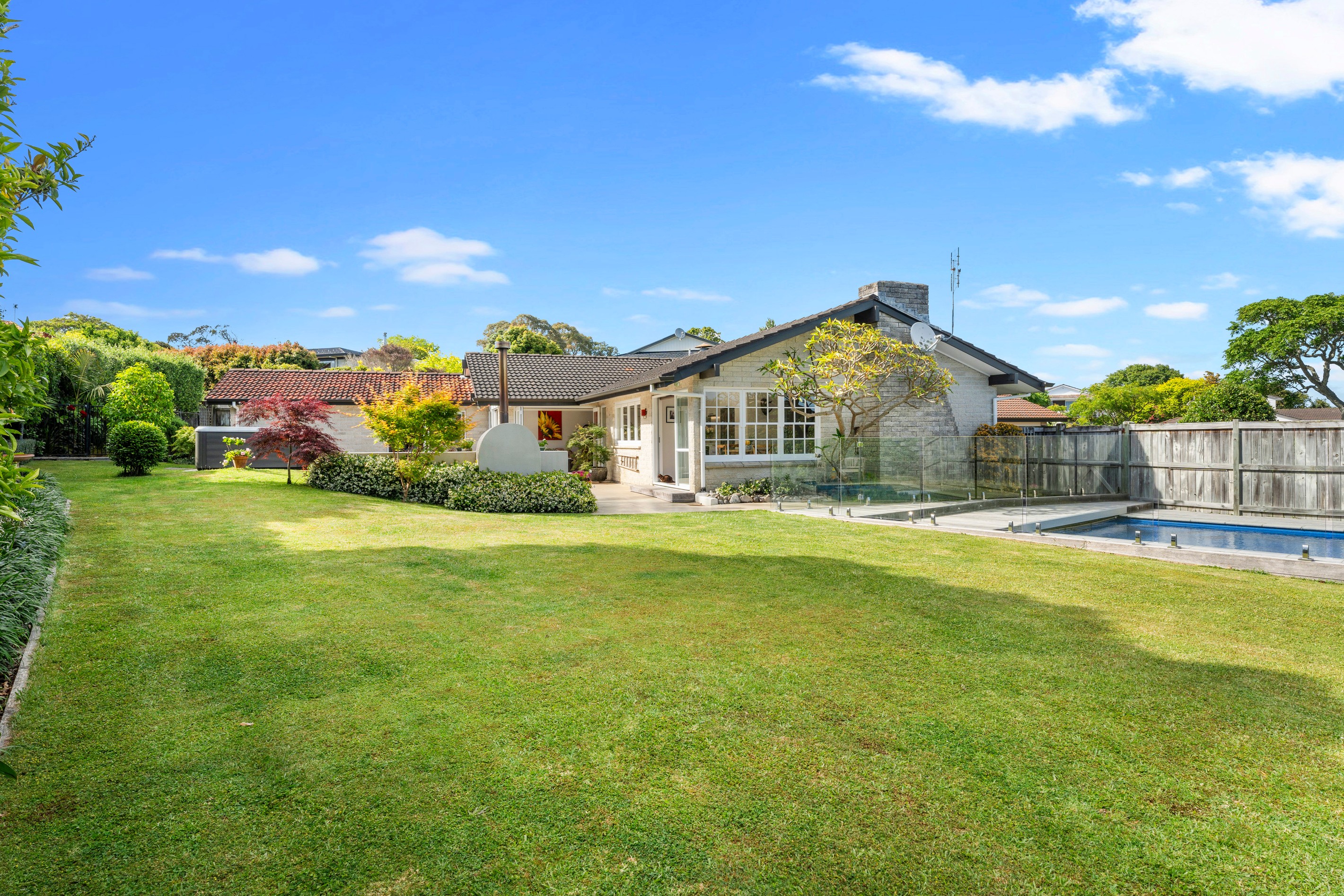 16 Beaconview Rise, Farm Cove, Manukau City