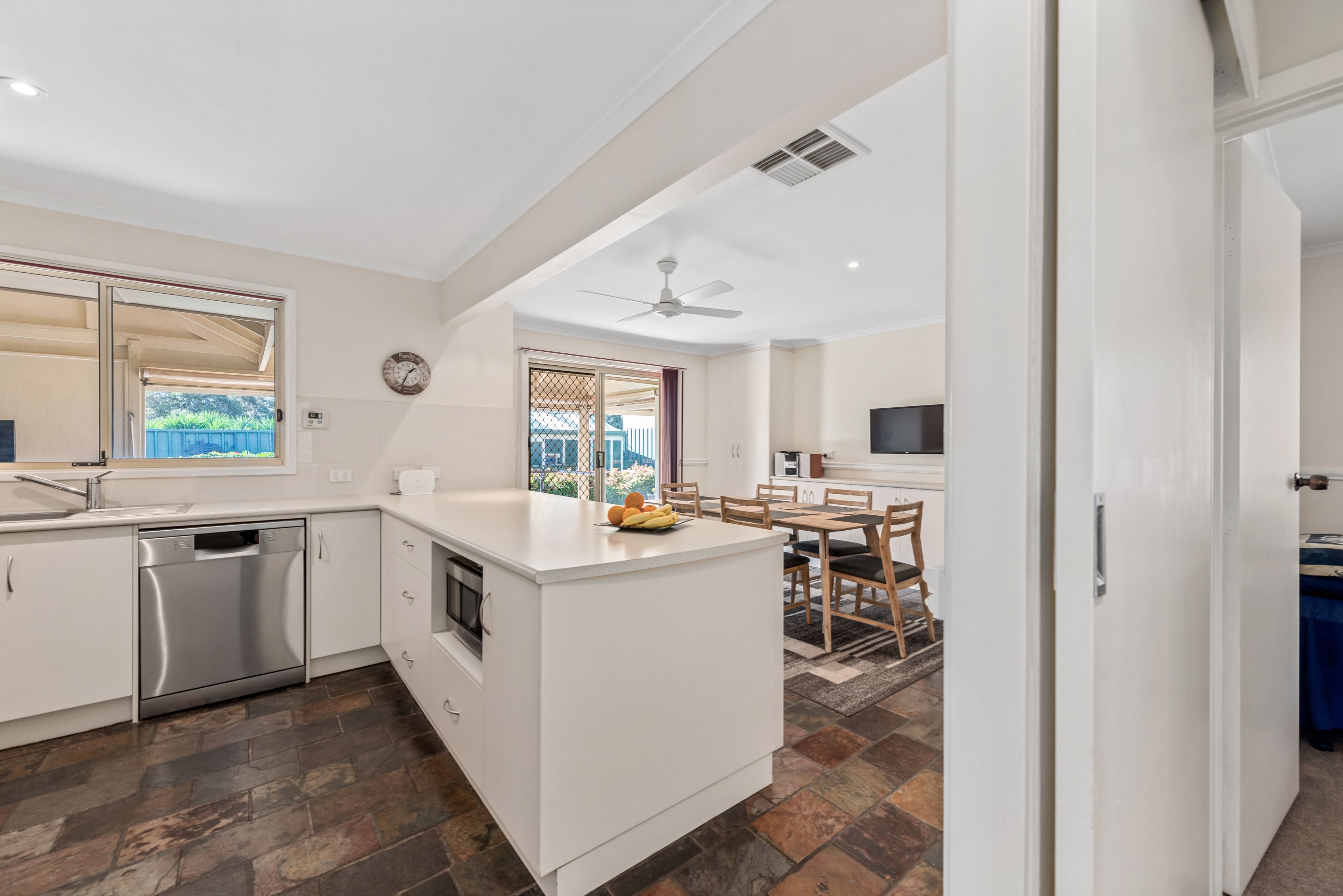 27 Kooyonga Way — photo 7 of 25