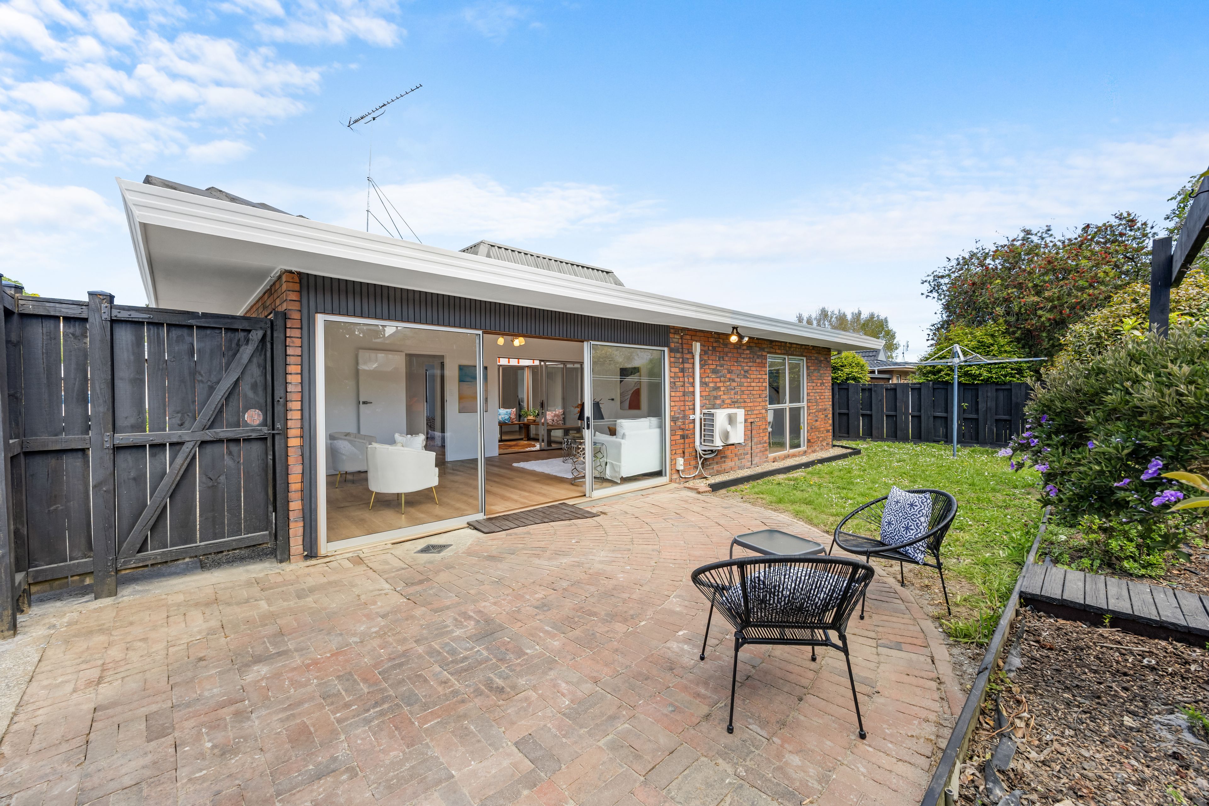 1/12 Imogene Way, Half Moon Bay, Manukau City