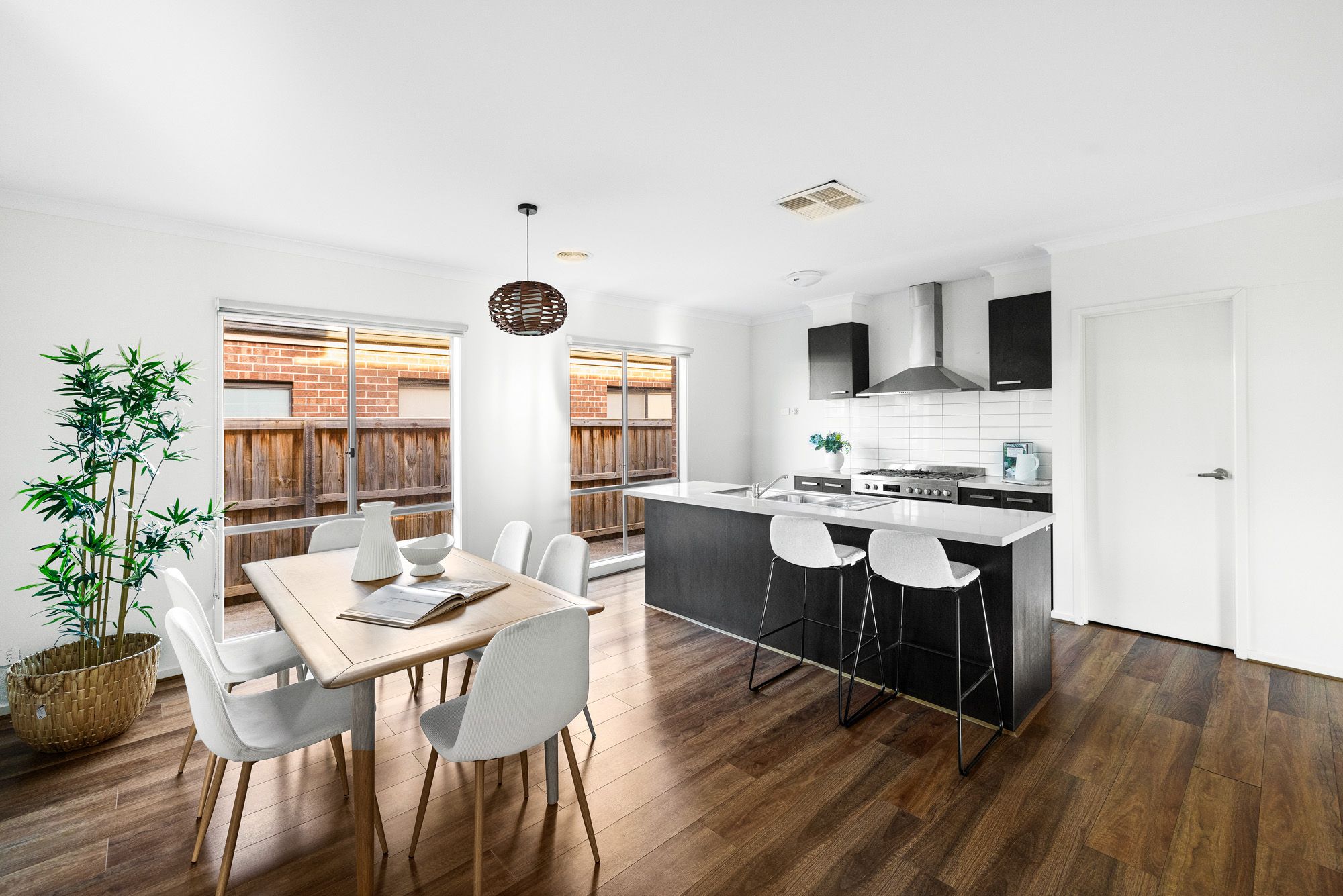 7 Nutmeg Parade, MANOR LAKES, VIC 3024