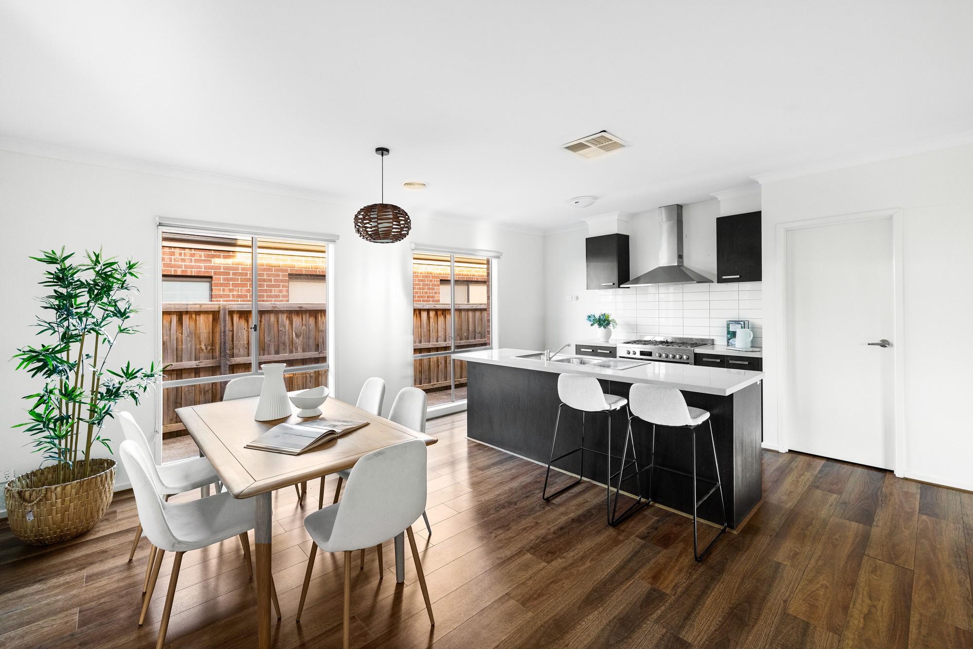 7 Nutmeg Parade, MANOR LAKES, VIC 3024