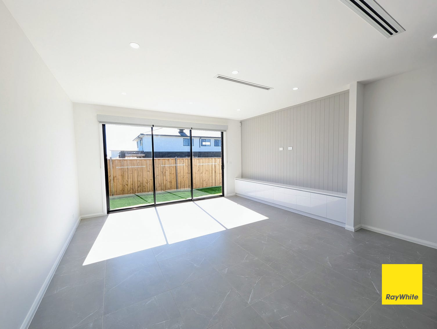29 Roseneath Way — photo 7 of 15