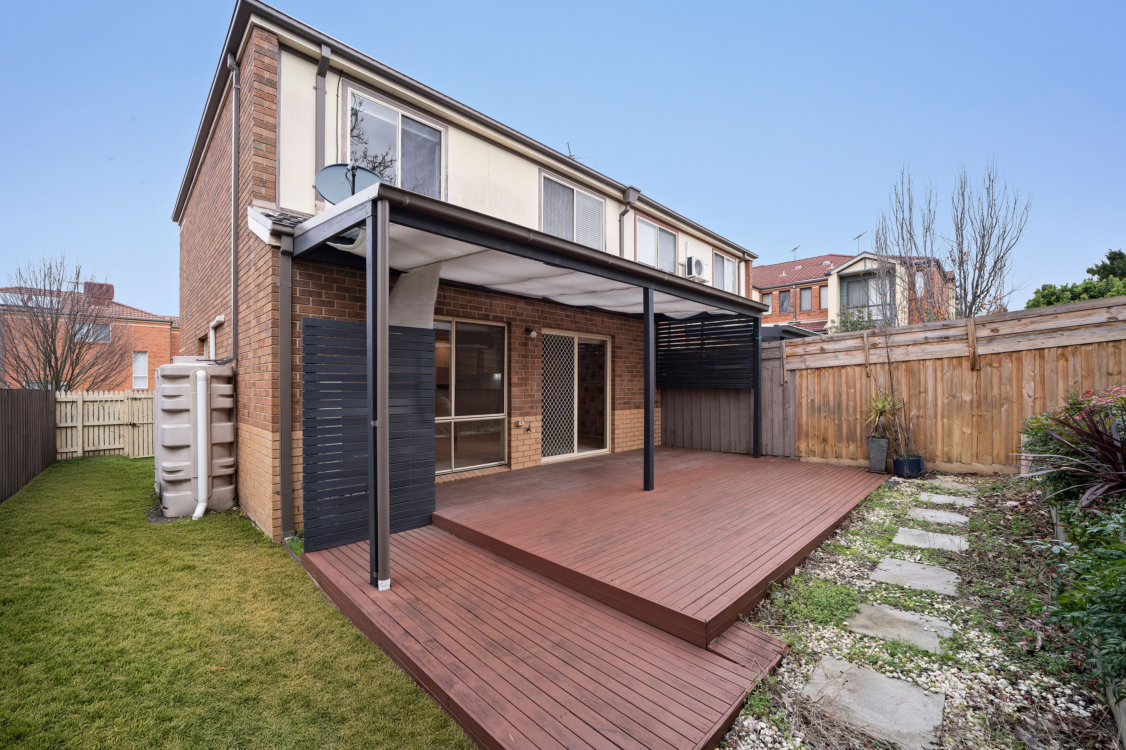 27 Watling Grove — photo 8 of 9