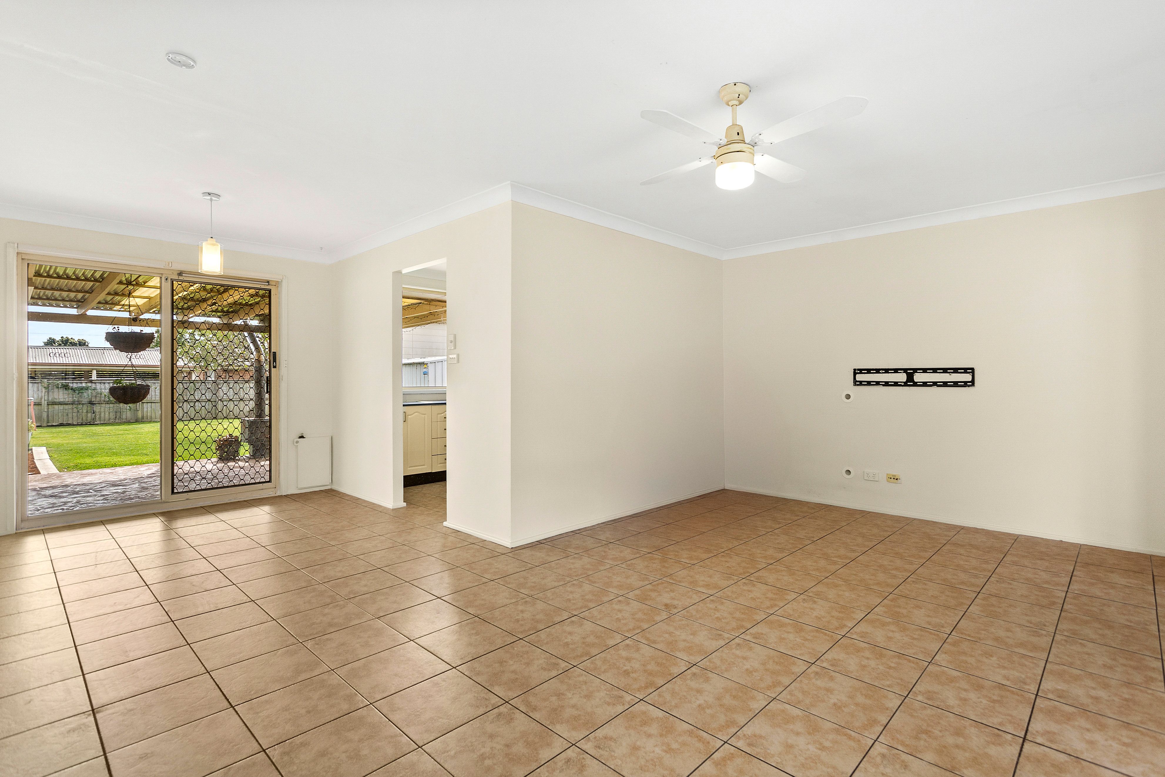 23 Smith Avenue — photo 3 of 7