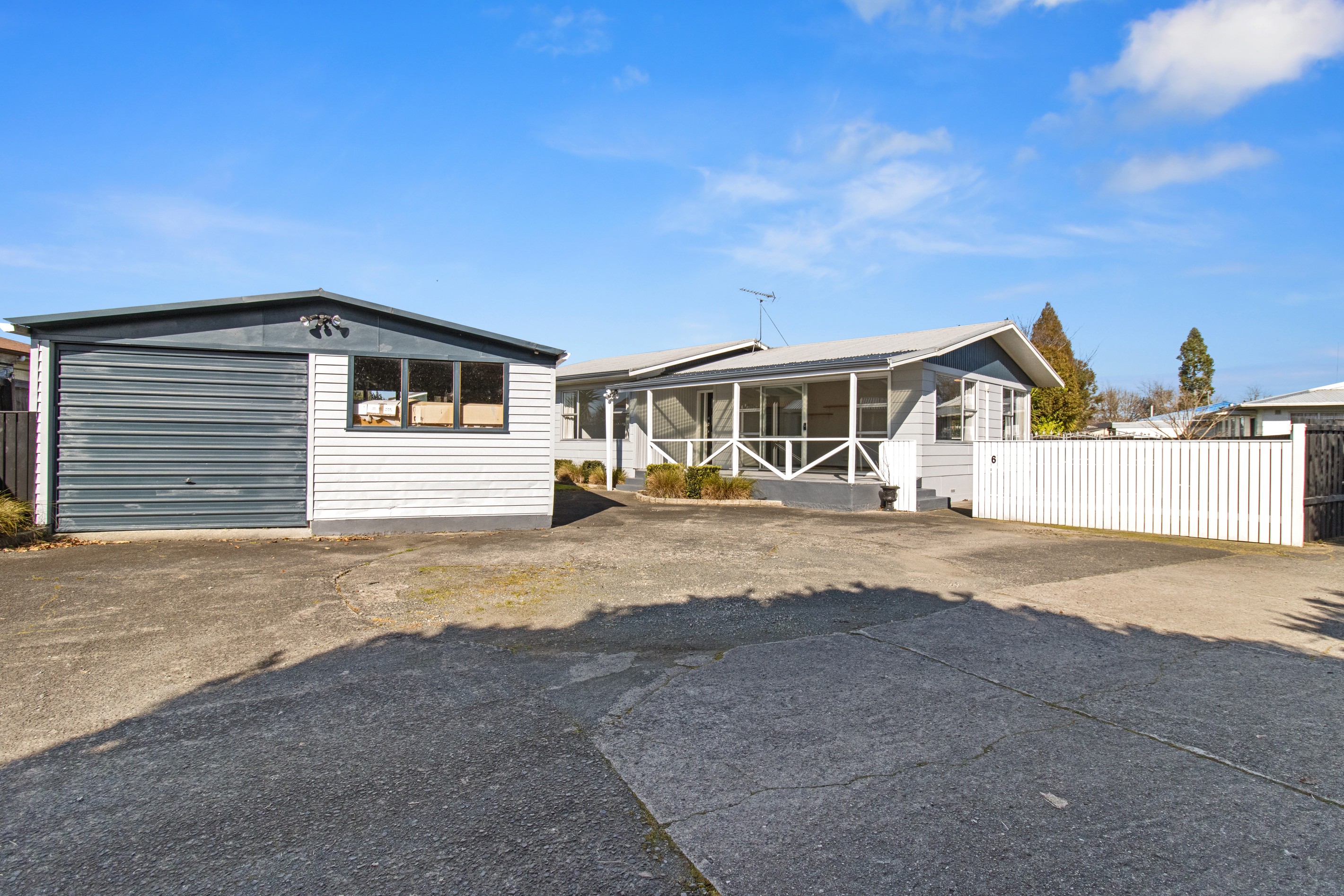 6 Oakfield Crescent, Pukete, Hamilton City