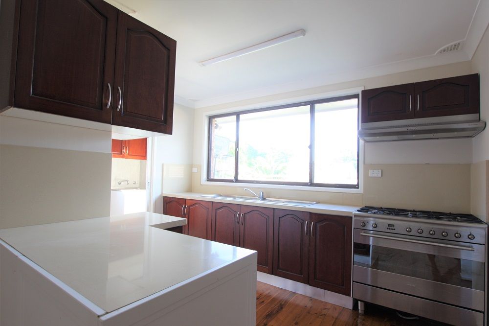 18 Hyacinth Place, Macquarie Fields, NSW 2564