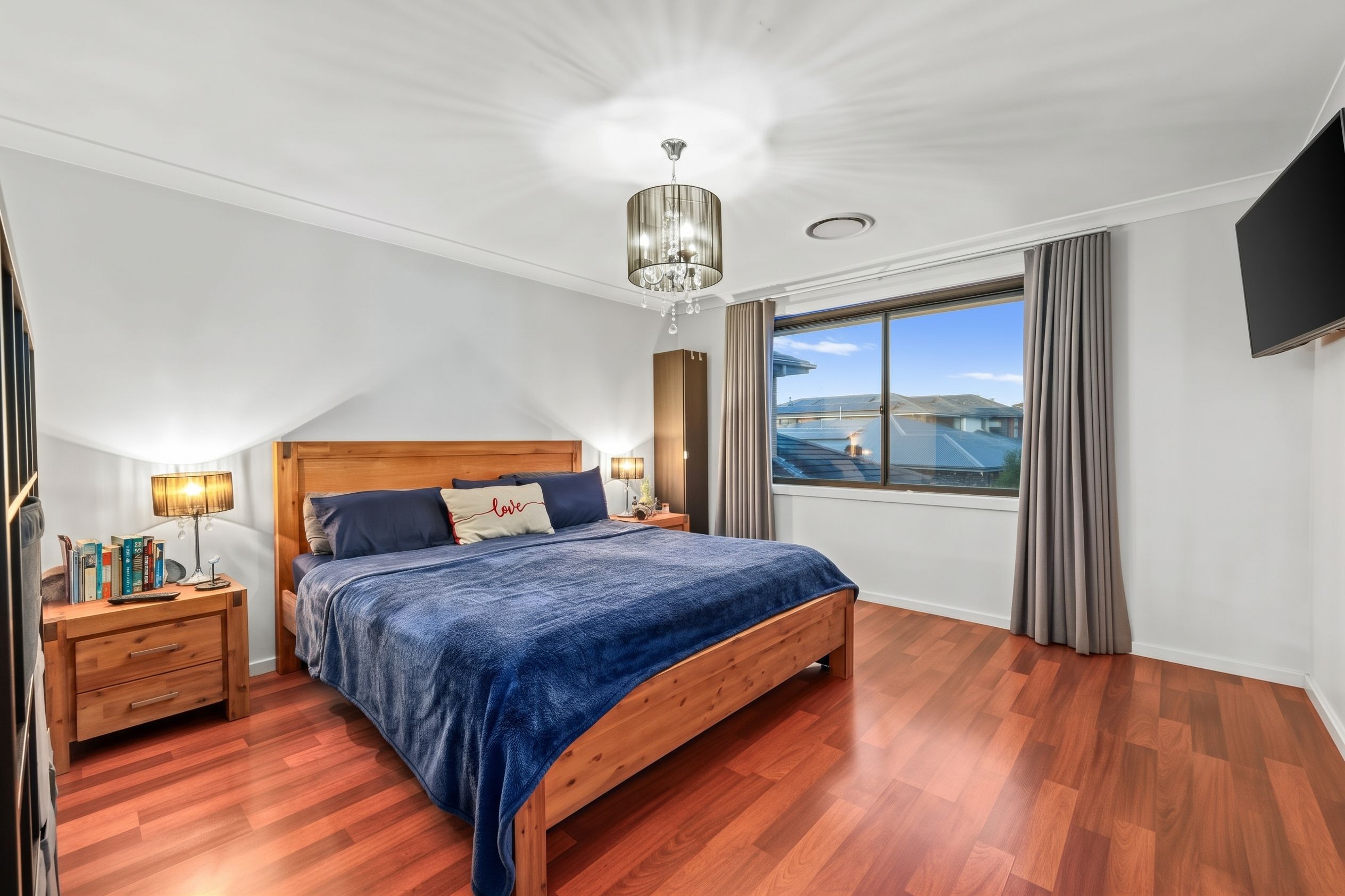 Immaculately Designed, Spacious Family Home on a Generous 416 sqm Block Of Land! — photo 12 of 17