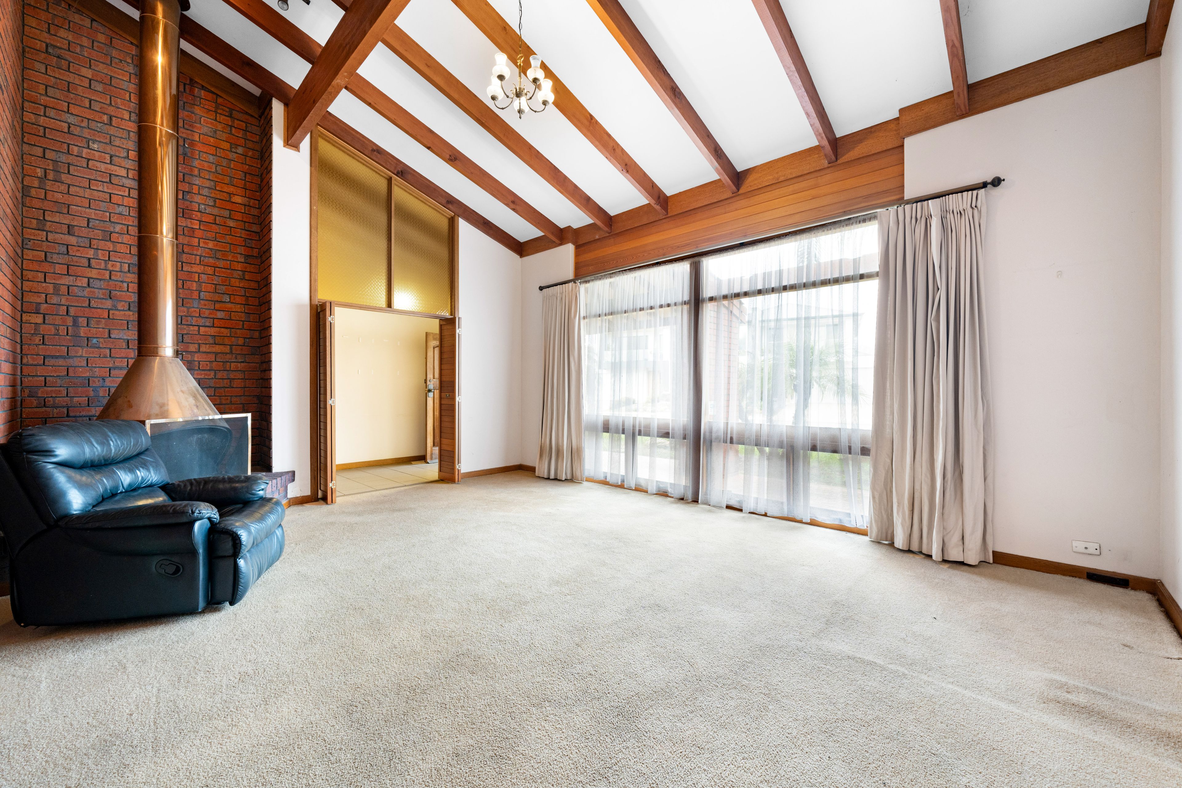 15 Hoylake Crescent — photo 4 of 22