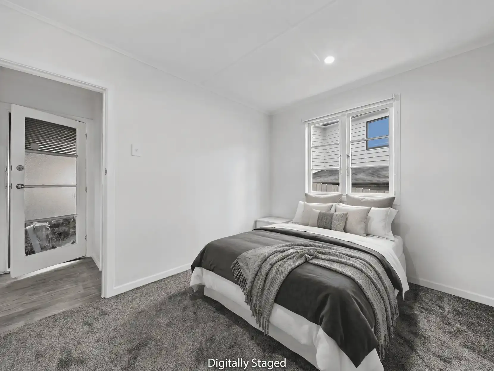 4 bedroom home with dual living & 2 kitchens in Papatoetoe! 5