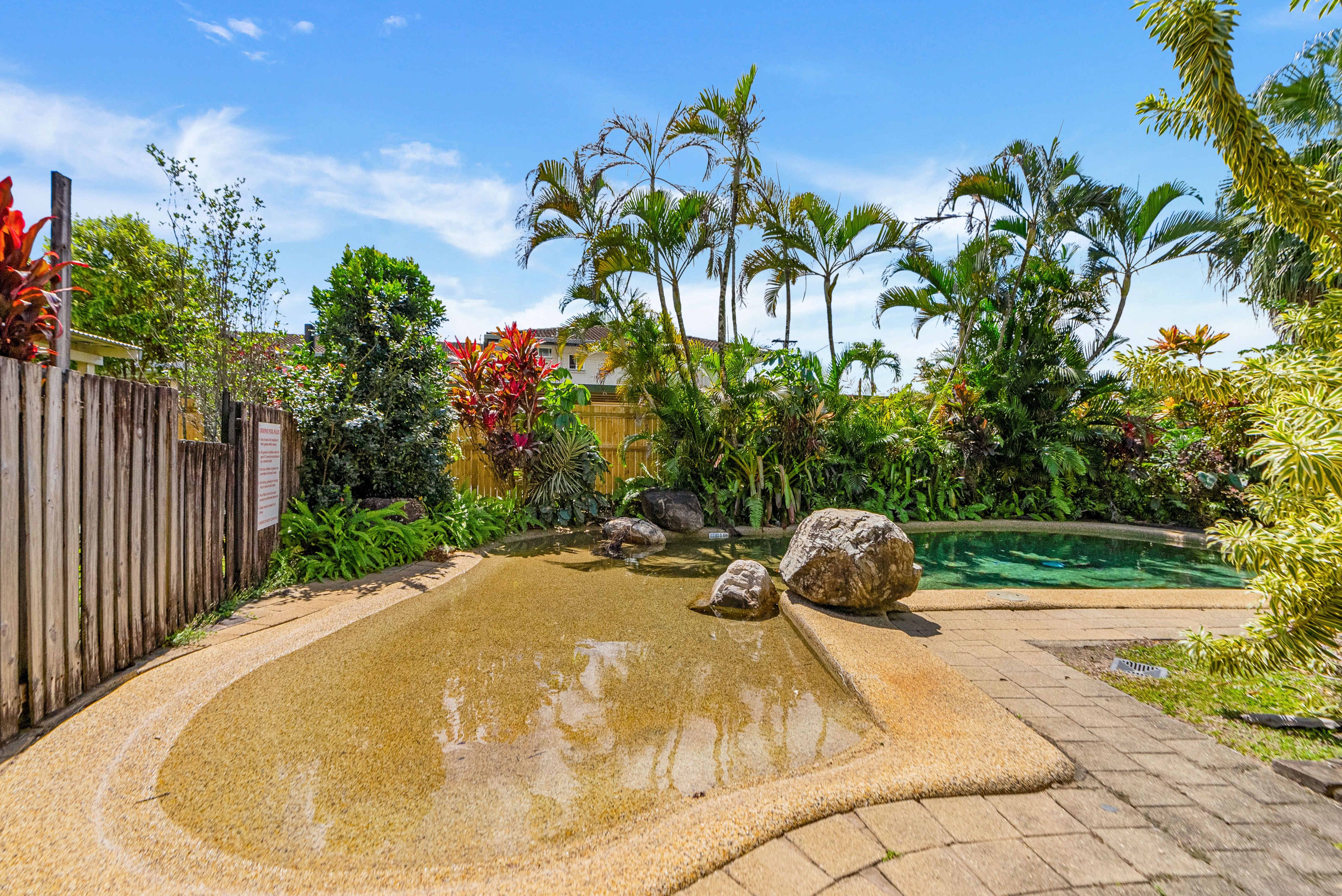 11 Pioneer Street, Manoora QLD 4870