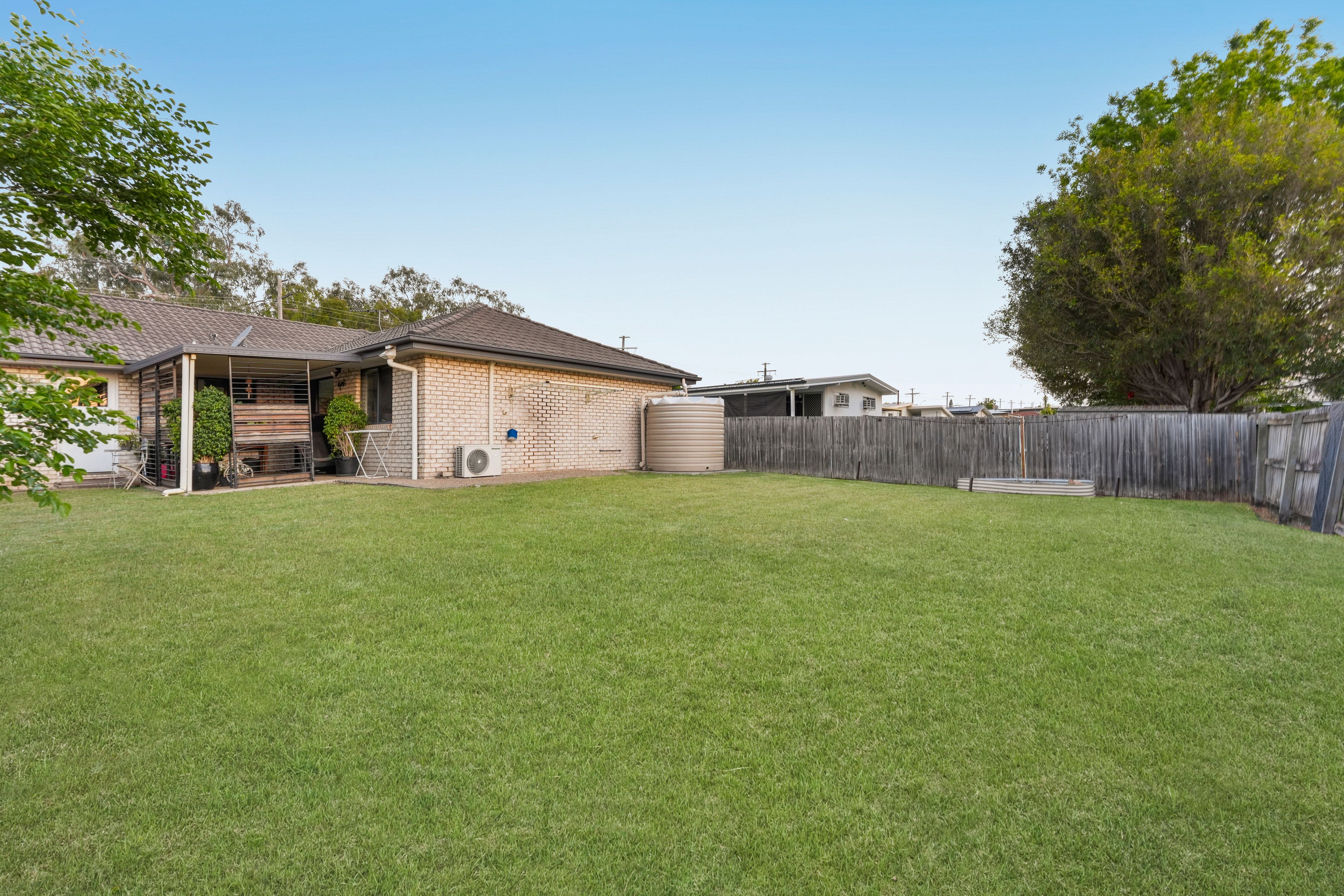 133 Raceview Street — photo 13 of 18