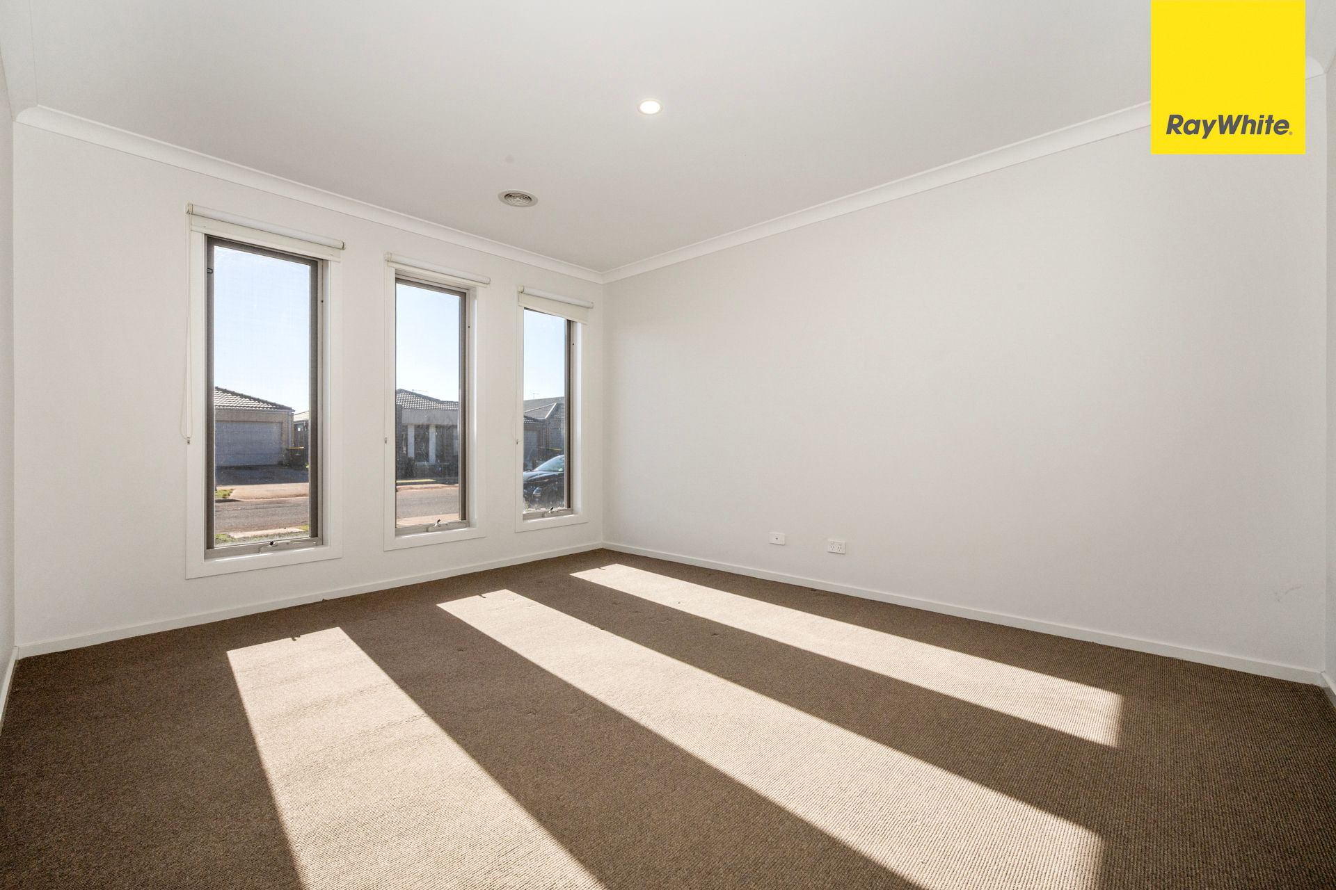 13 Leon Drive, WEIR VIEWS, VIC 3338
