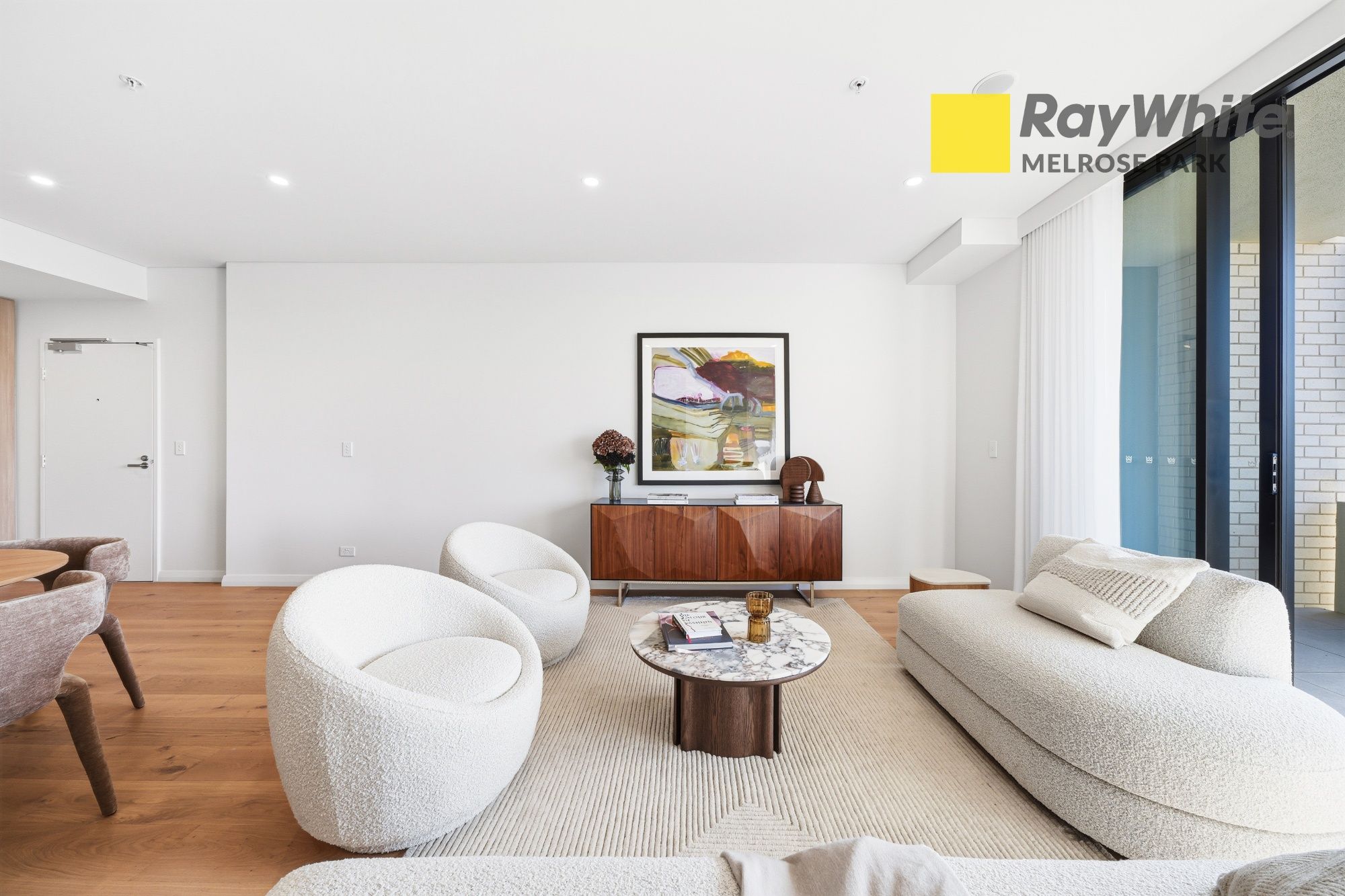 Brand NEW| Melrose Central| Luxury Living| Unbeatable Connectivity — photo 4 of 7