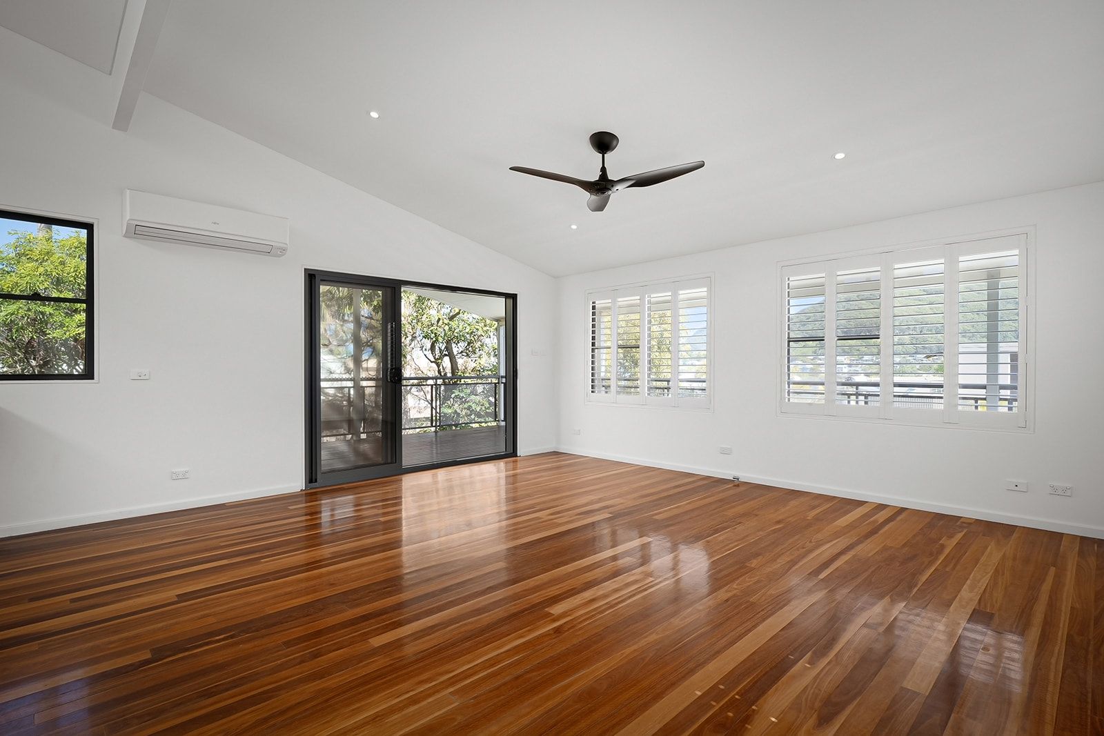 7 Maxwell Crescent — photo 7 of 23